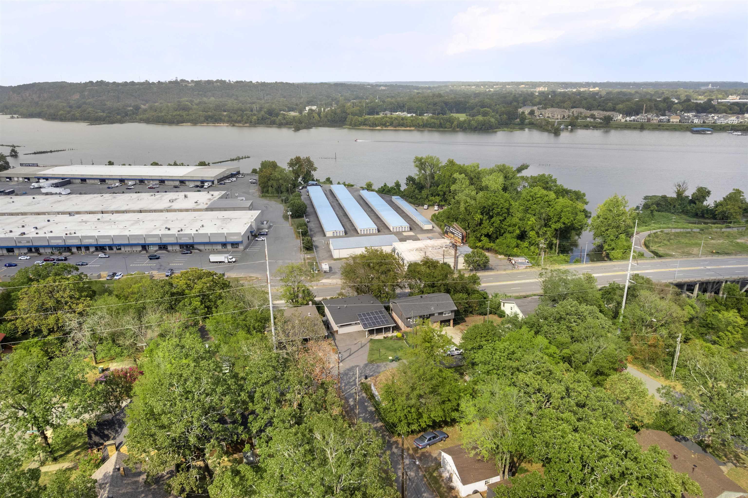 2012 Riverview Dr