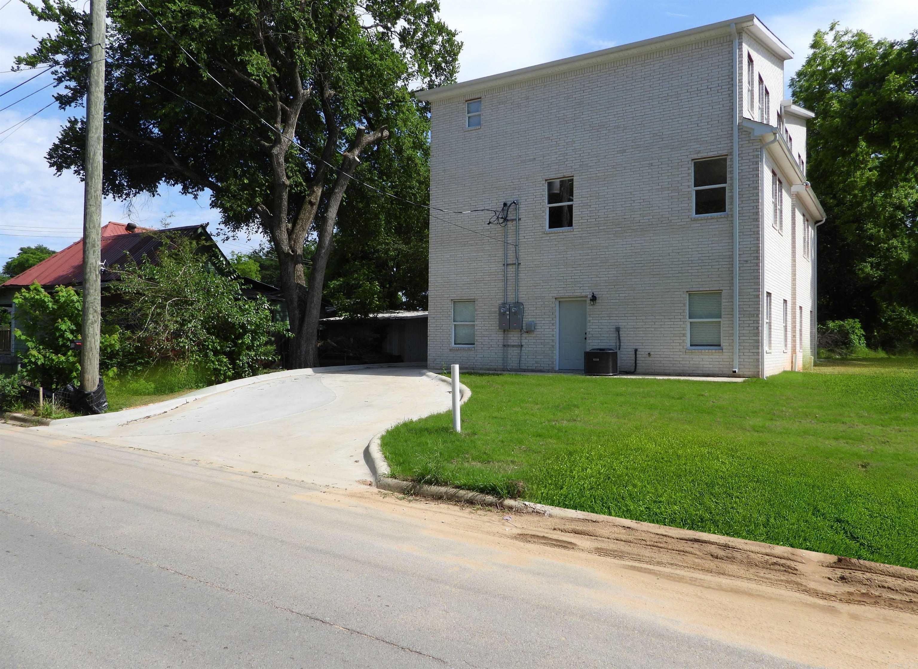 615 E Word Street Unit: 1