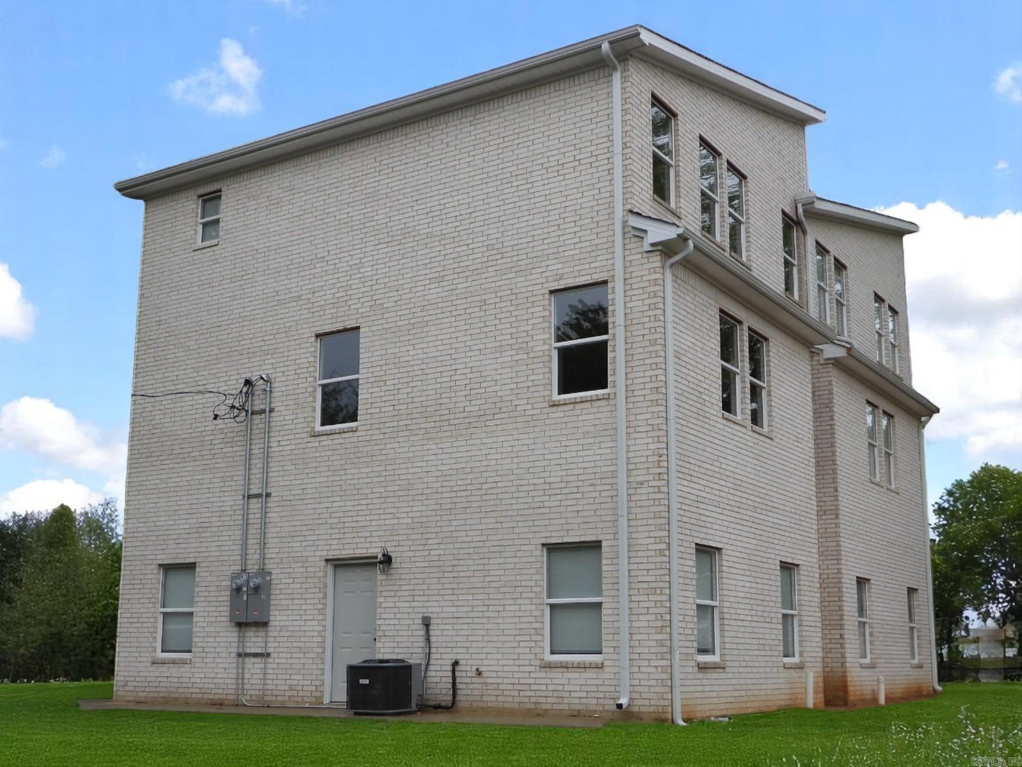 615 E Word Street Unit: 1