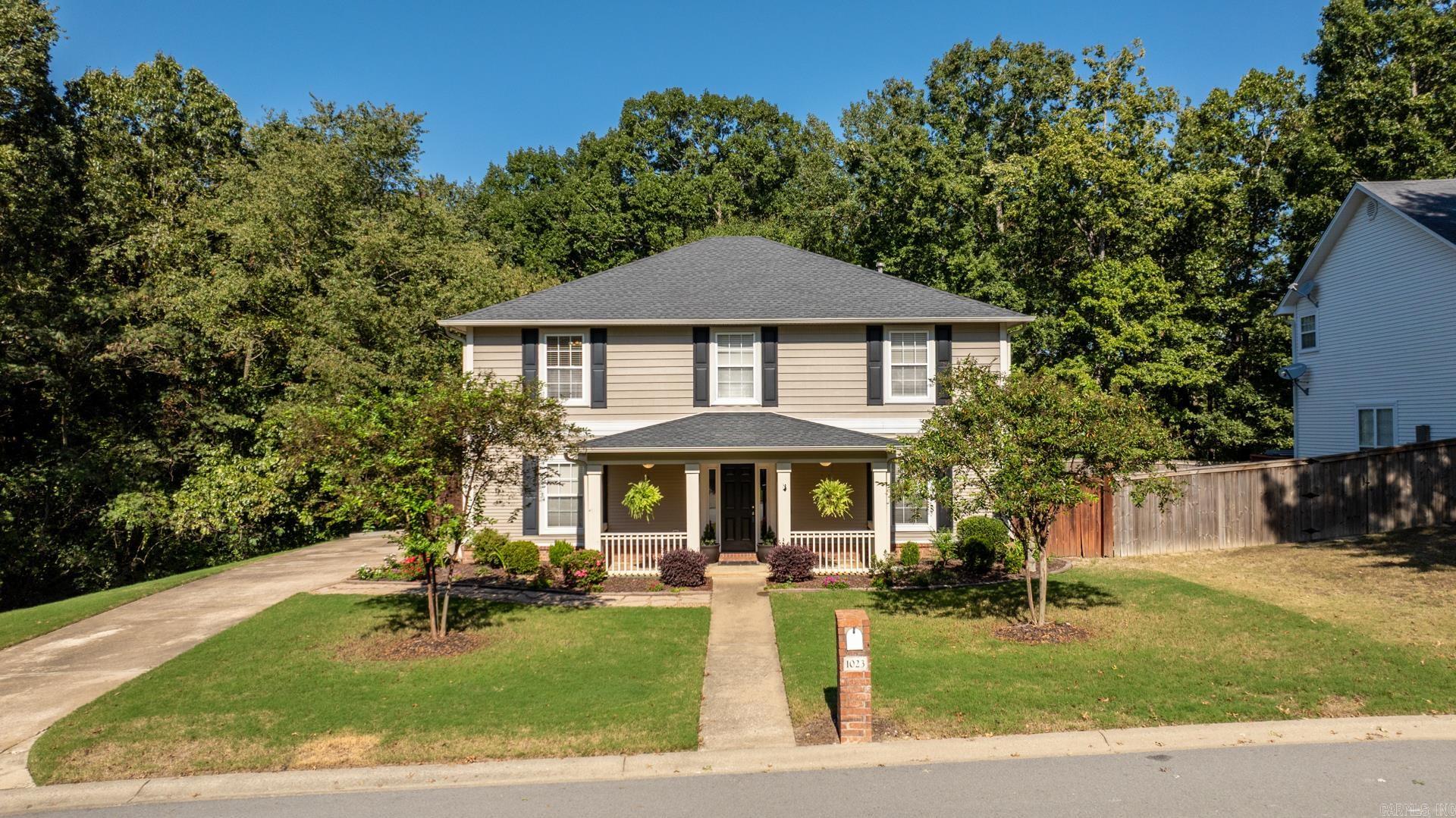 1023 Red Oak Circle