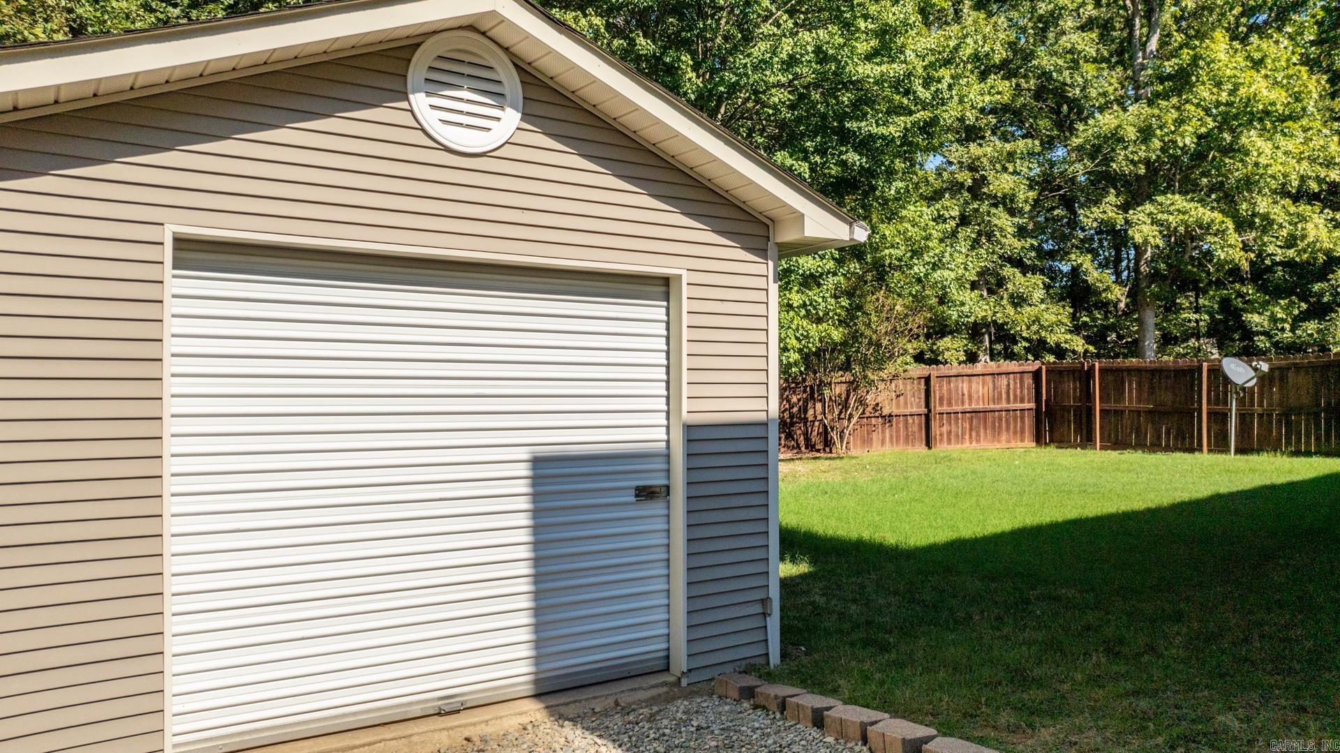 1023 Red Oak Circle