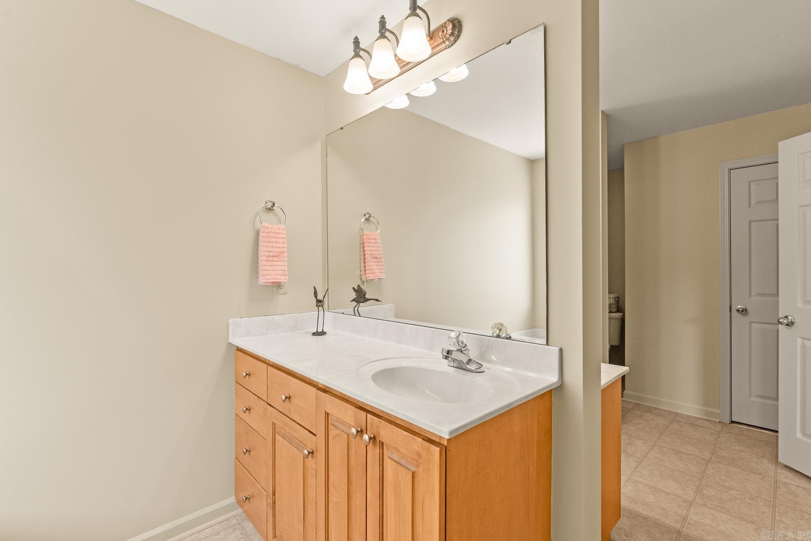 1023 Red Oak Circle