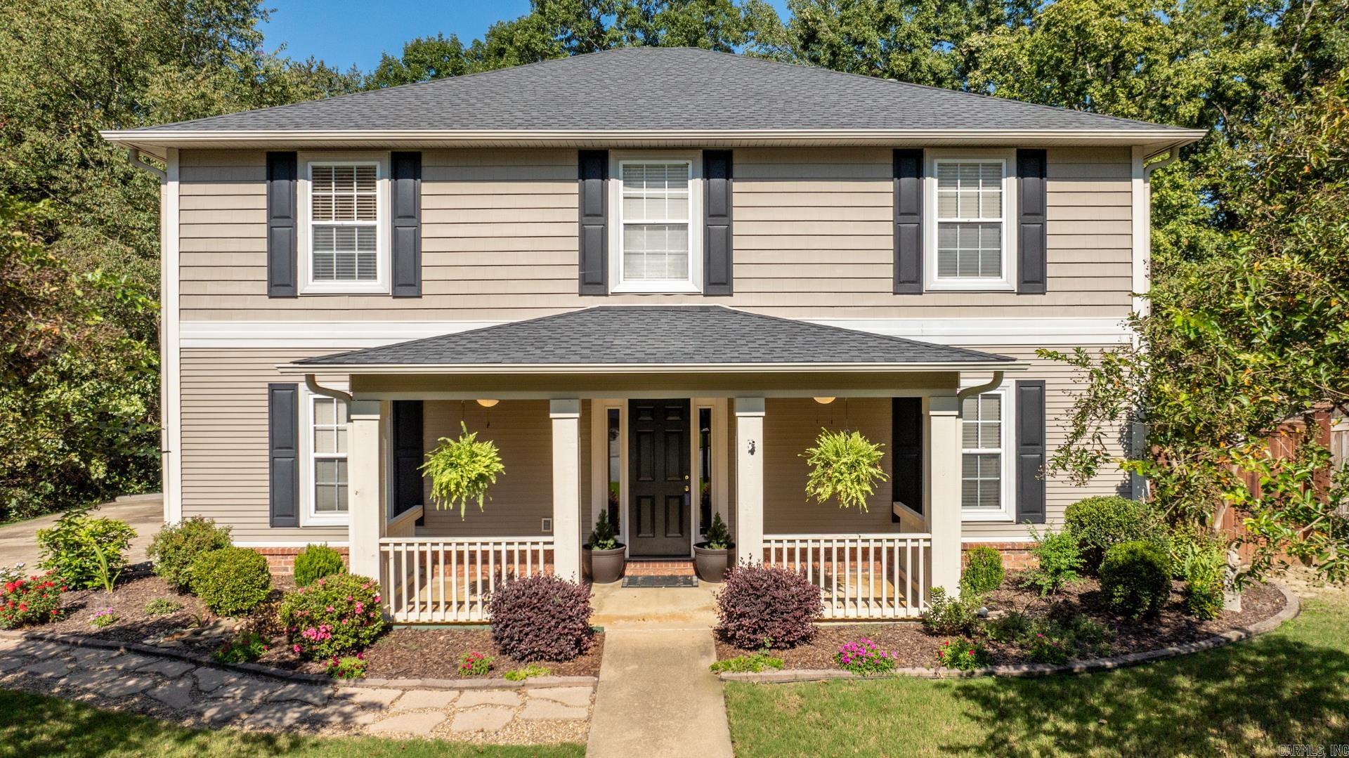 1023 Red Oak Circle