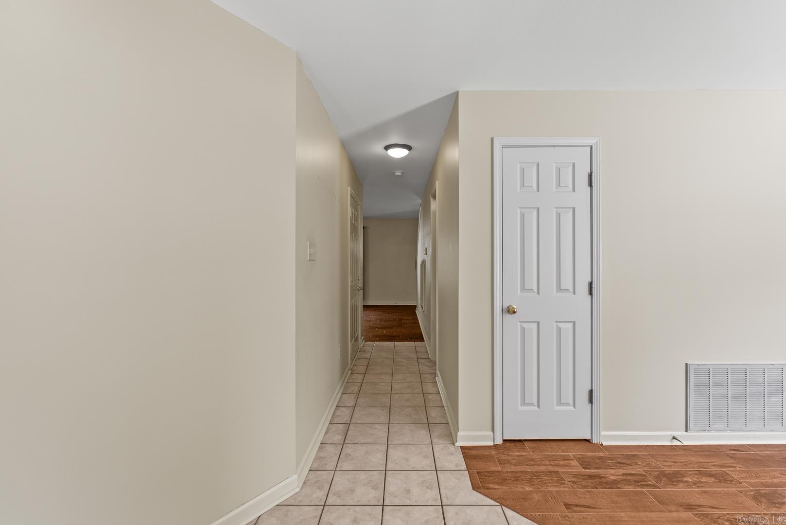 1023 Red Oak Circle