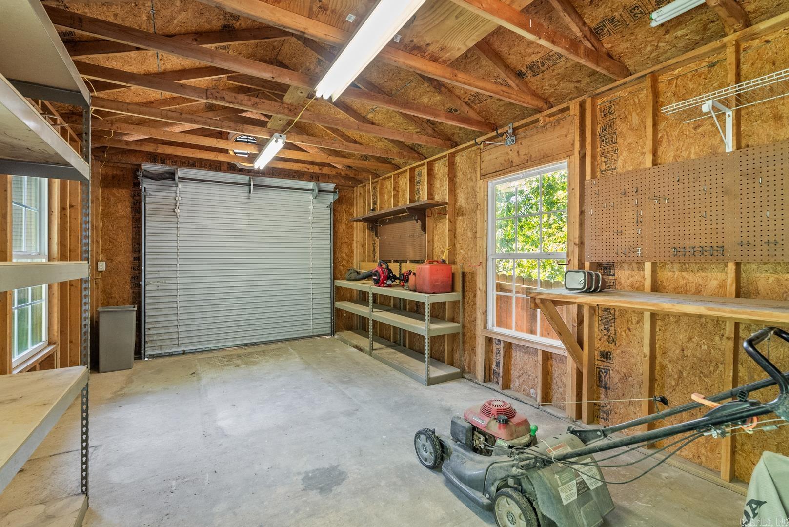 1023 Red Oak Circle