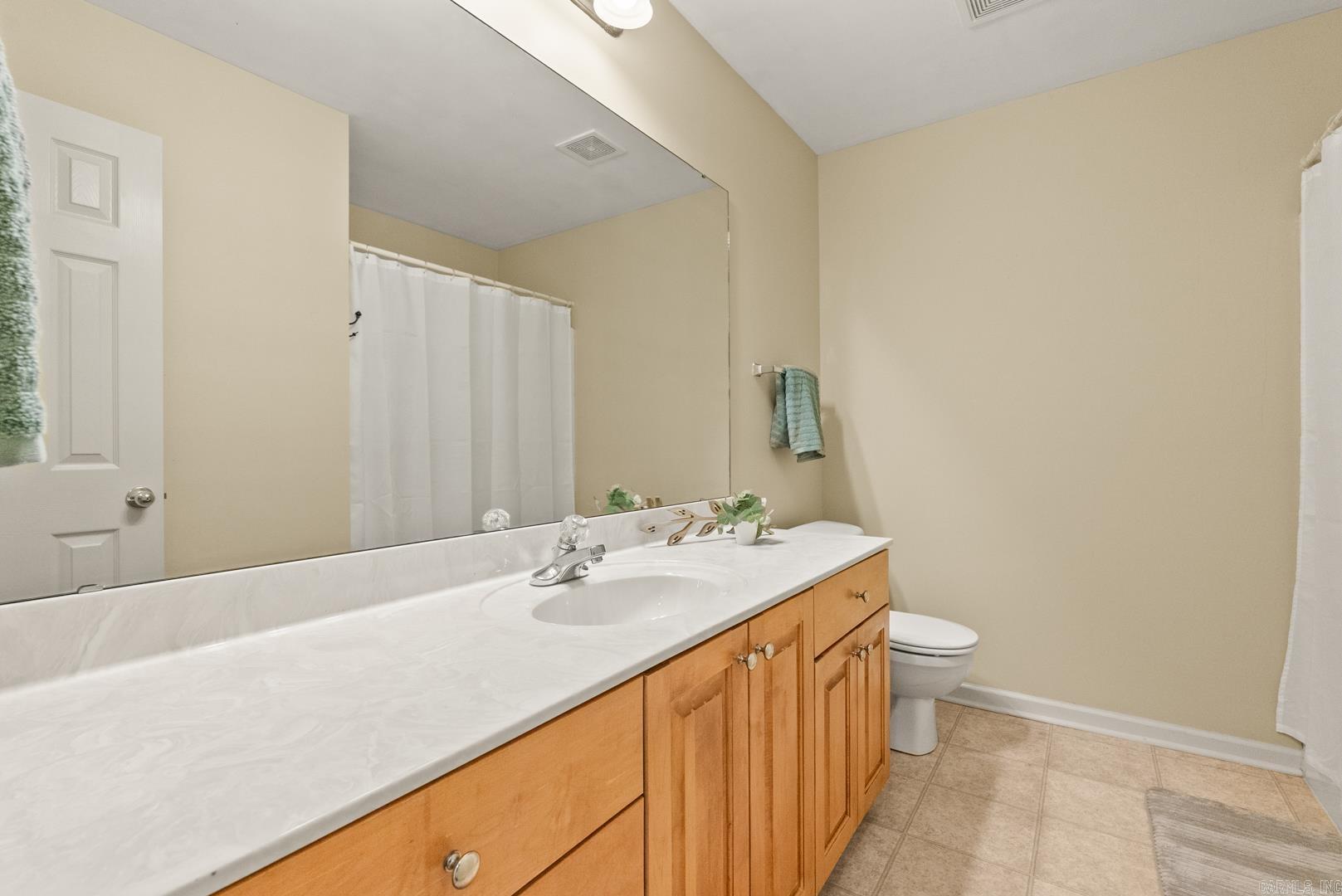 1023 Red Oak Circle