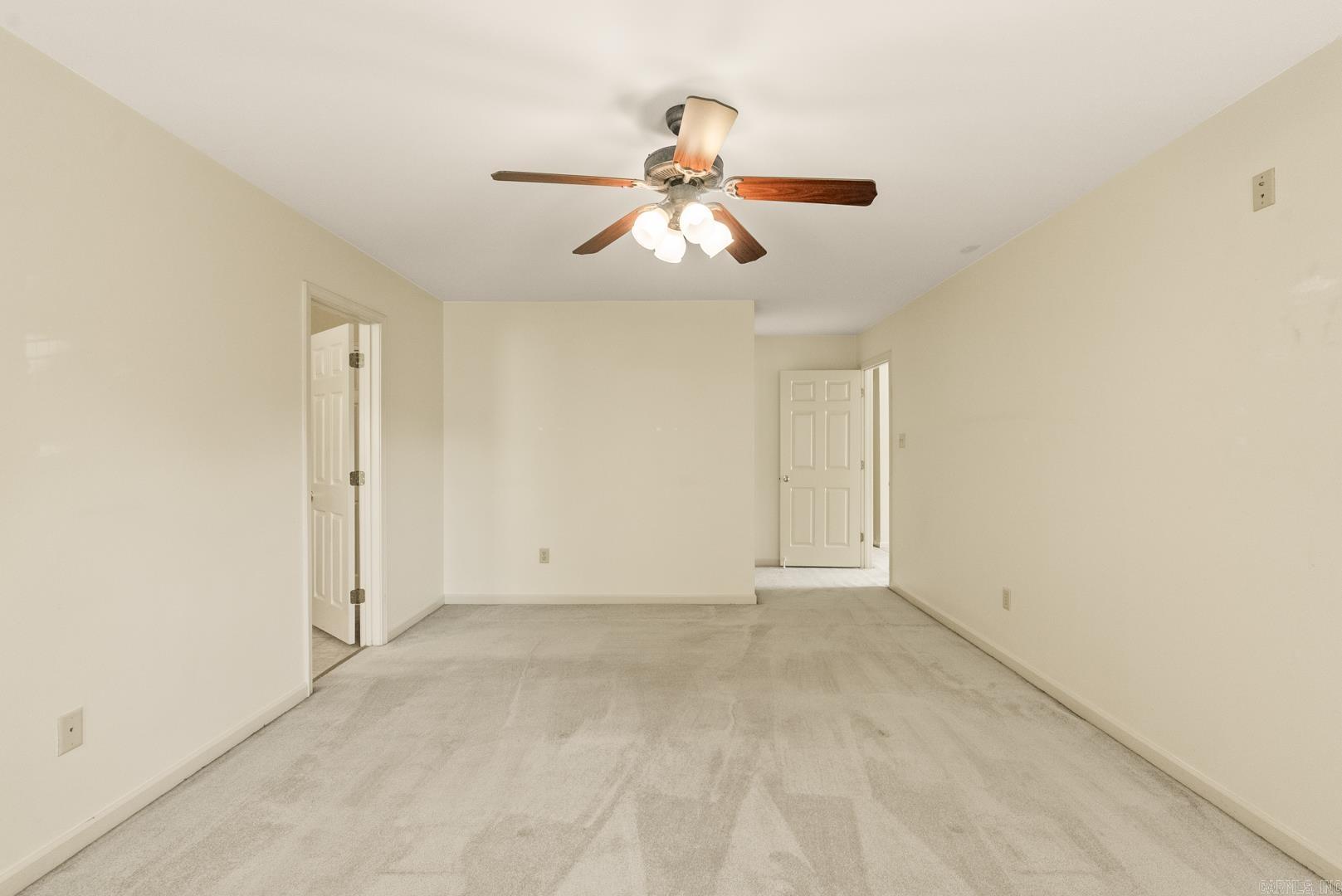 1023 Red Oak Circle
