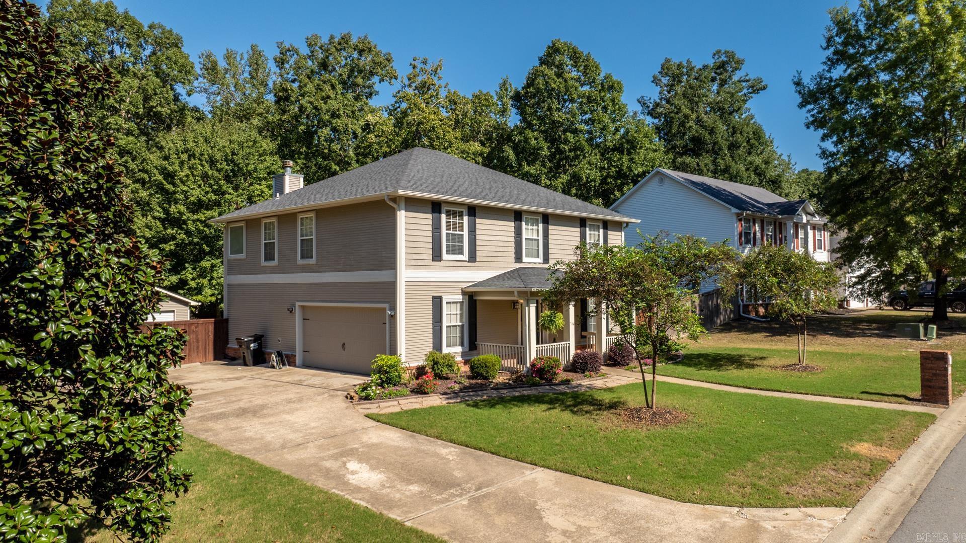 1023 Red Oak Circle