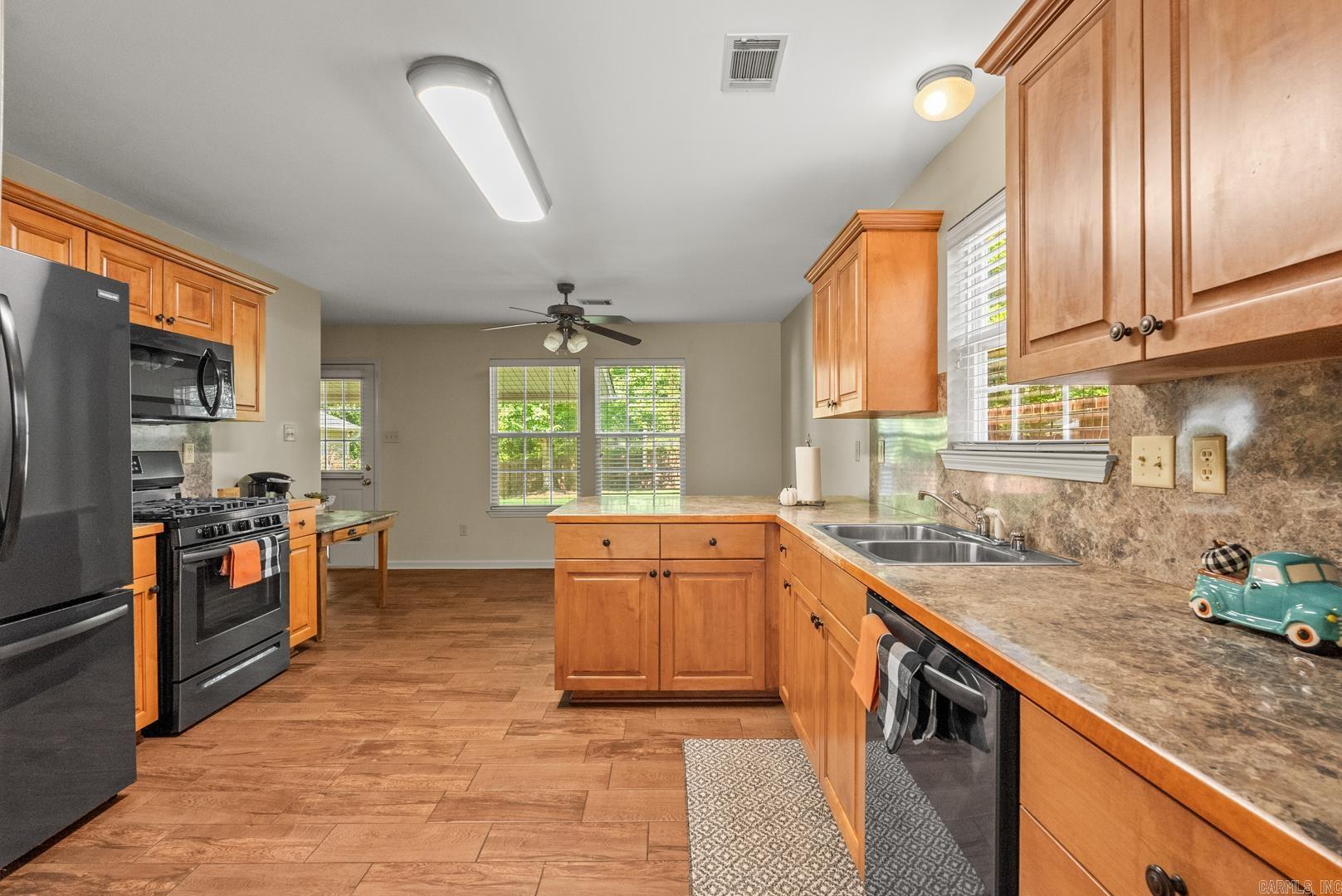 1023 Red Oak Circle