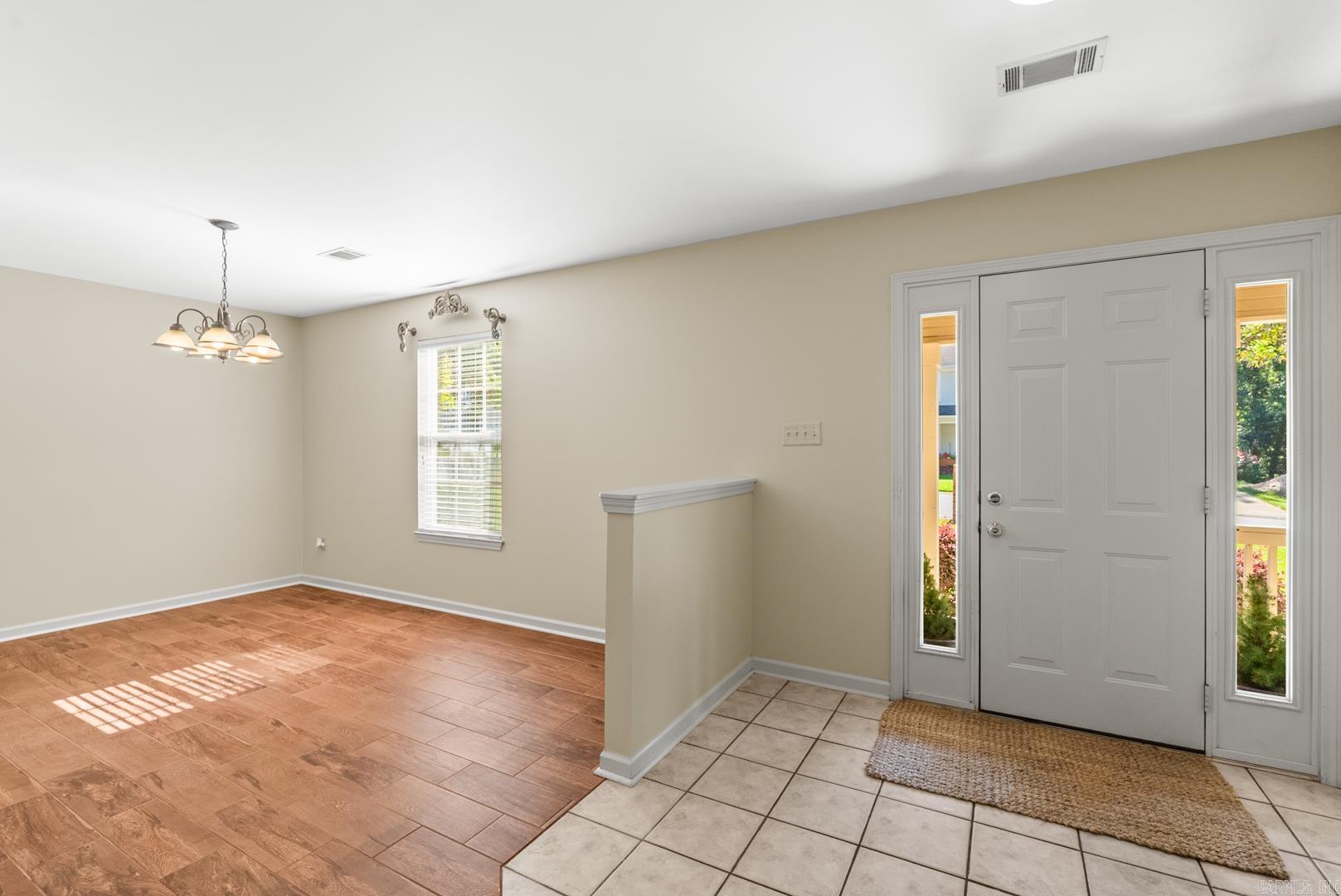 1023 Red Oak Circle