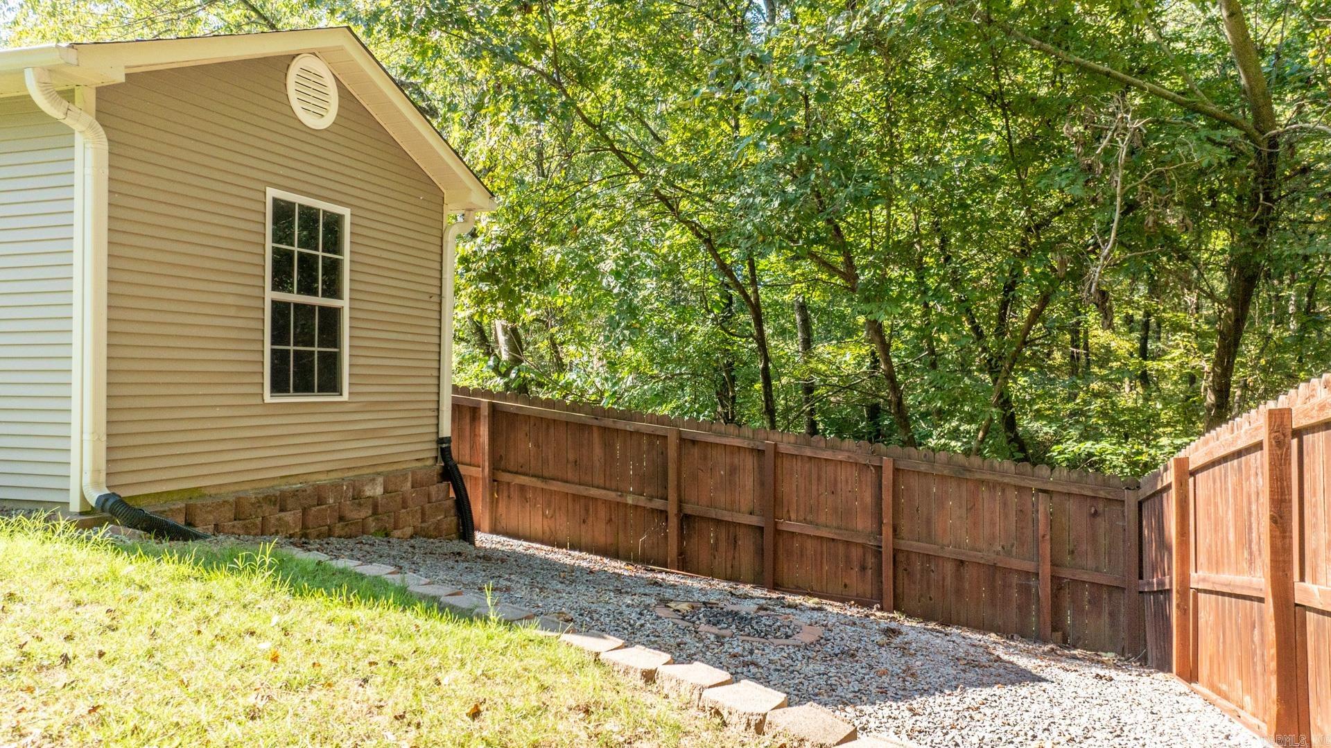 1023 Red Oak Circle