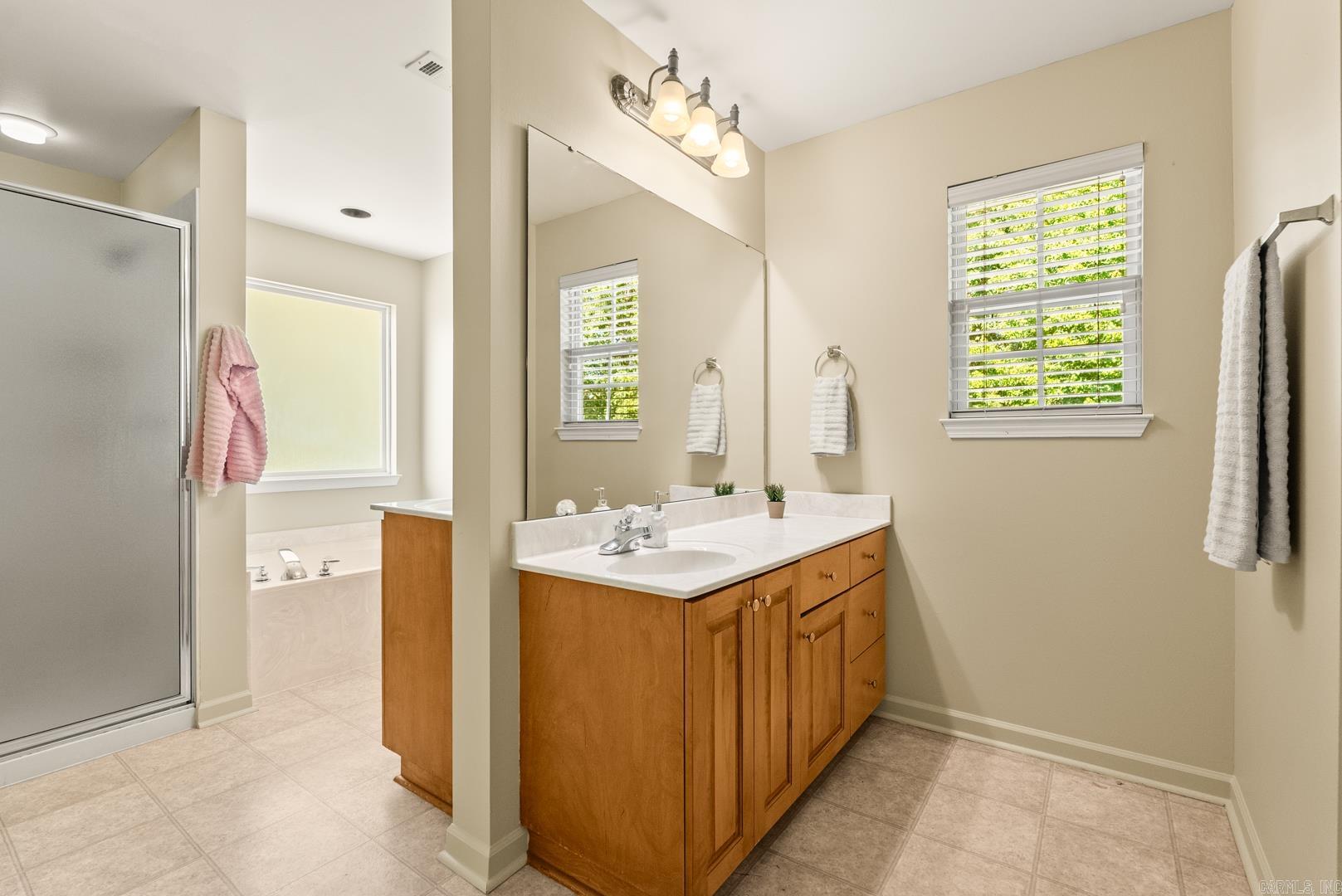 1023 Red Oak Circle