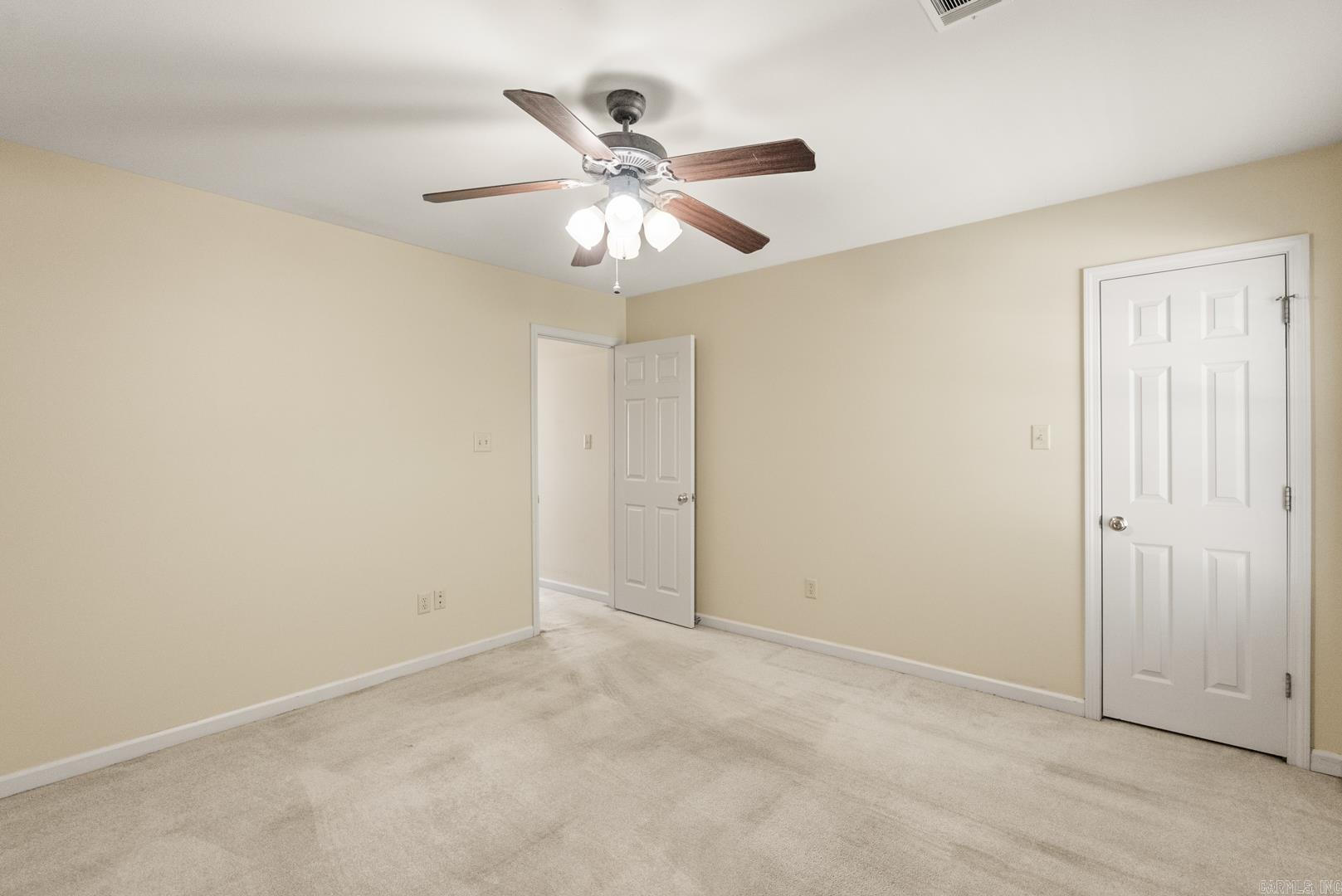 1023 Red Oak Circle
