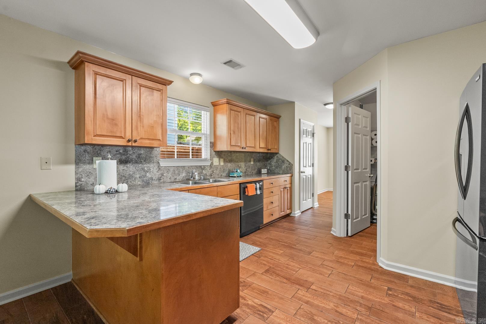1023 Red Oak Circle