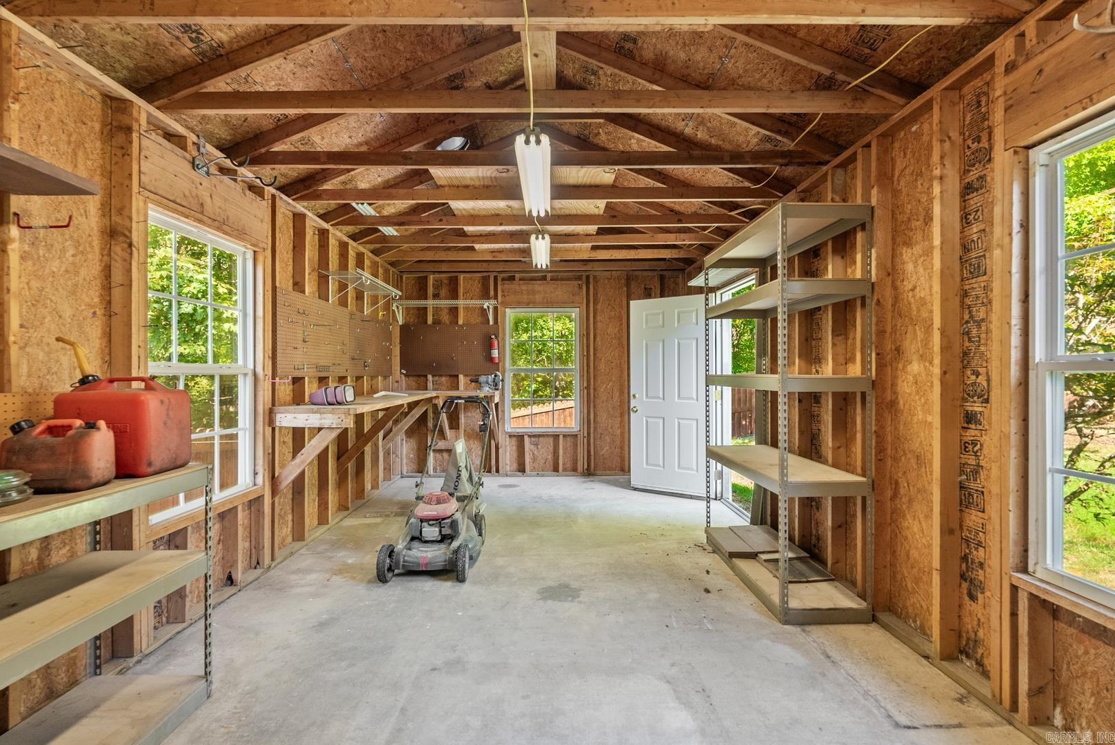 1023 Red Oak Circle