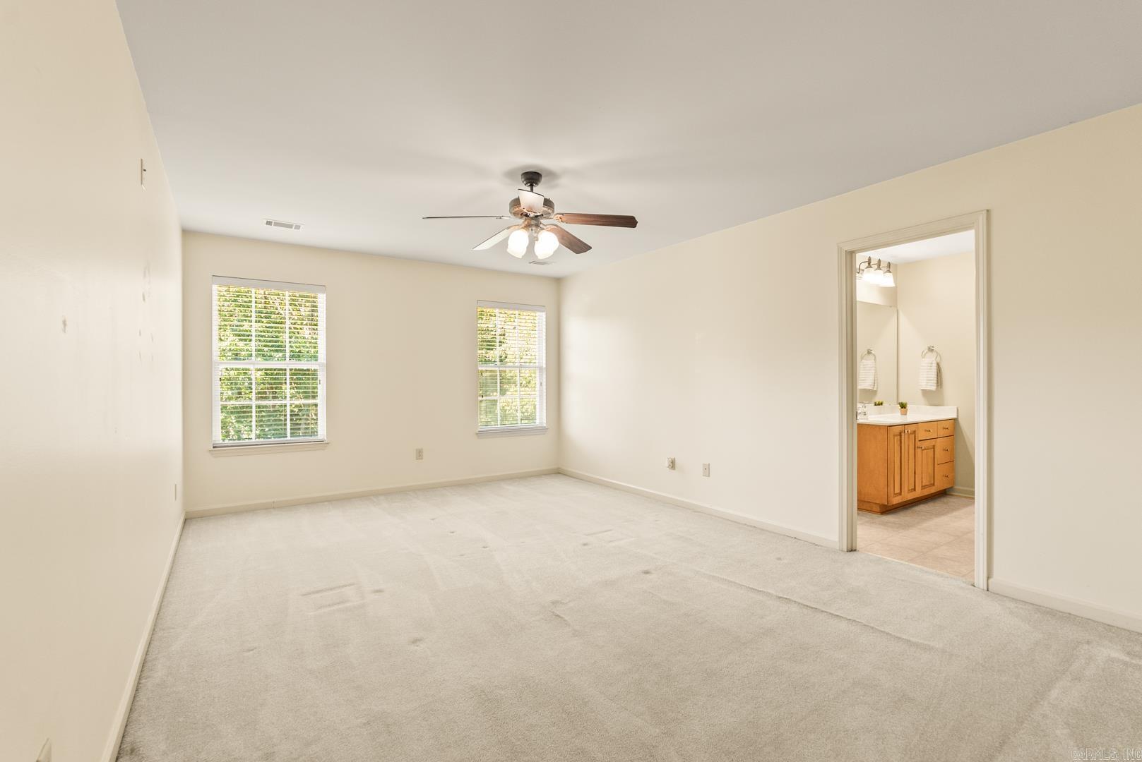 1023 Red Oak Circle