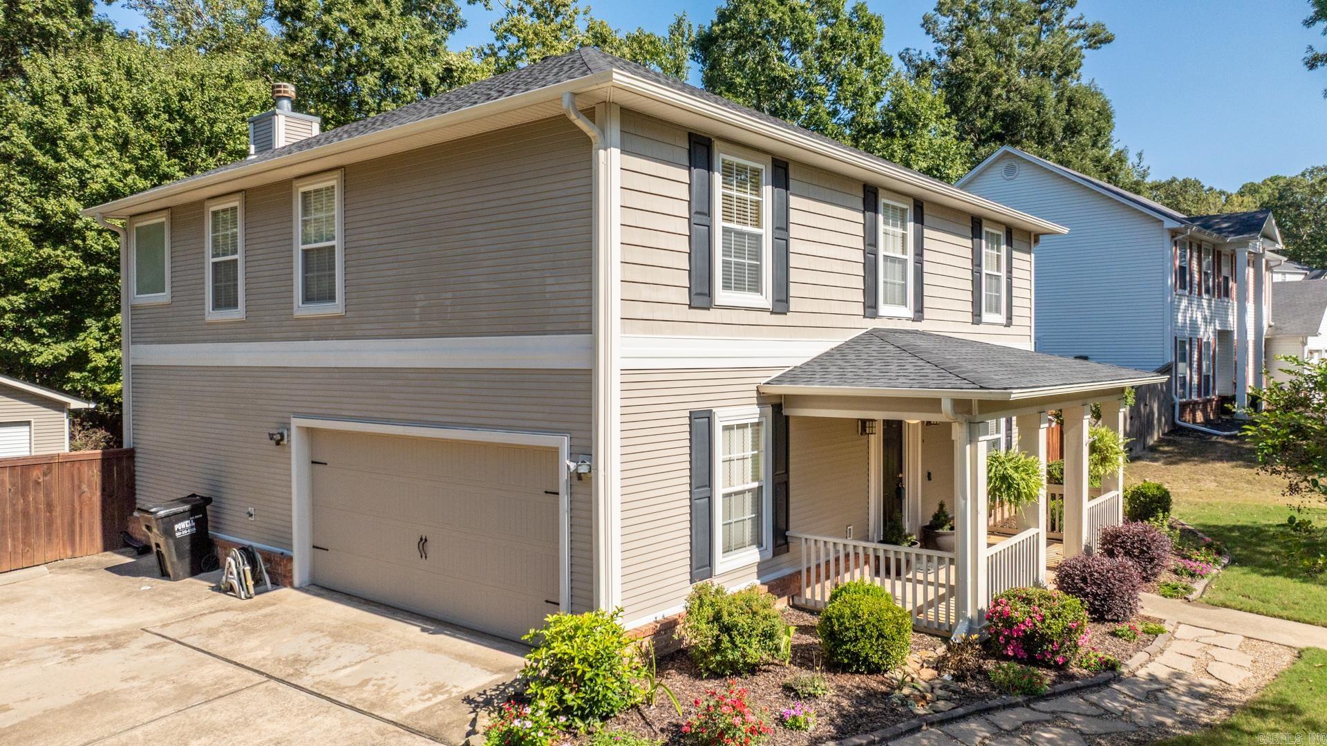 1023 Red Oak Circle