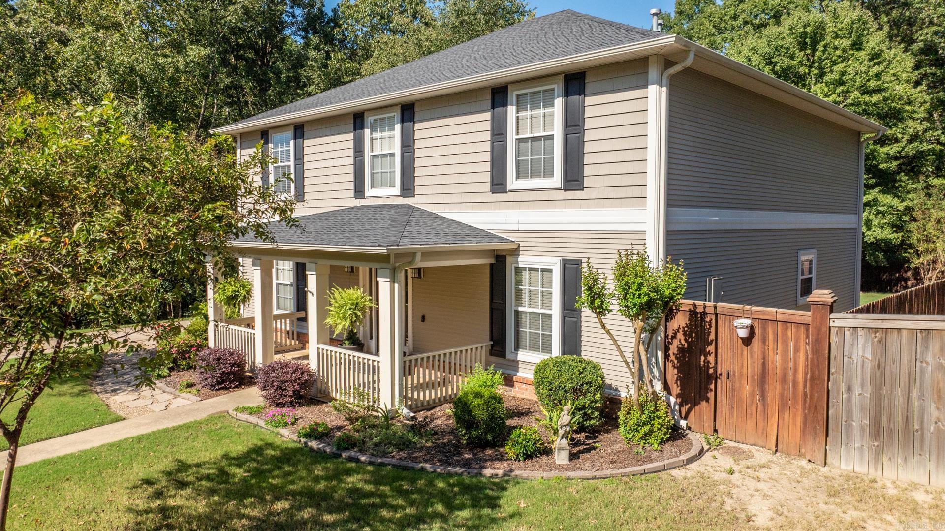 1023 Red Oak Circle