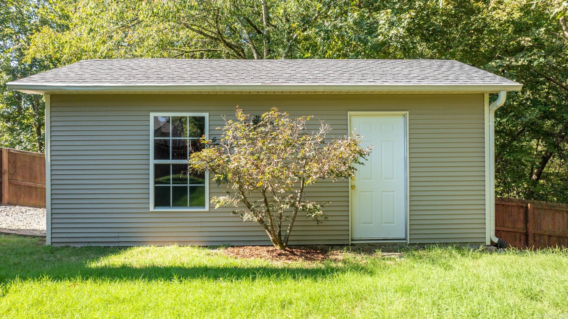 1023 Red Oak Circle