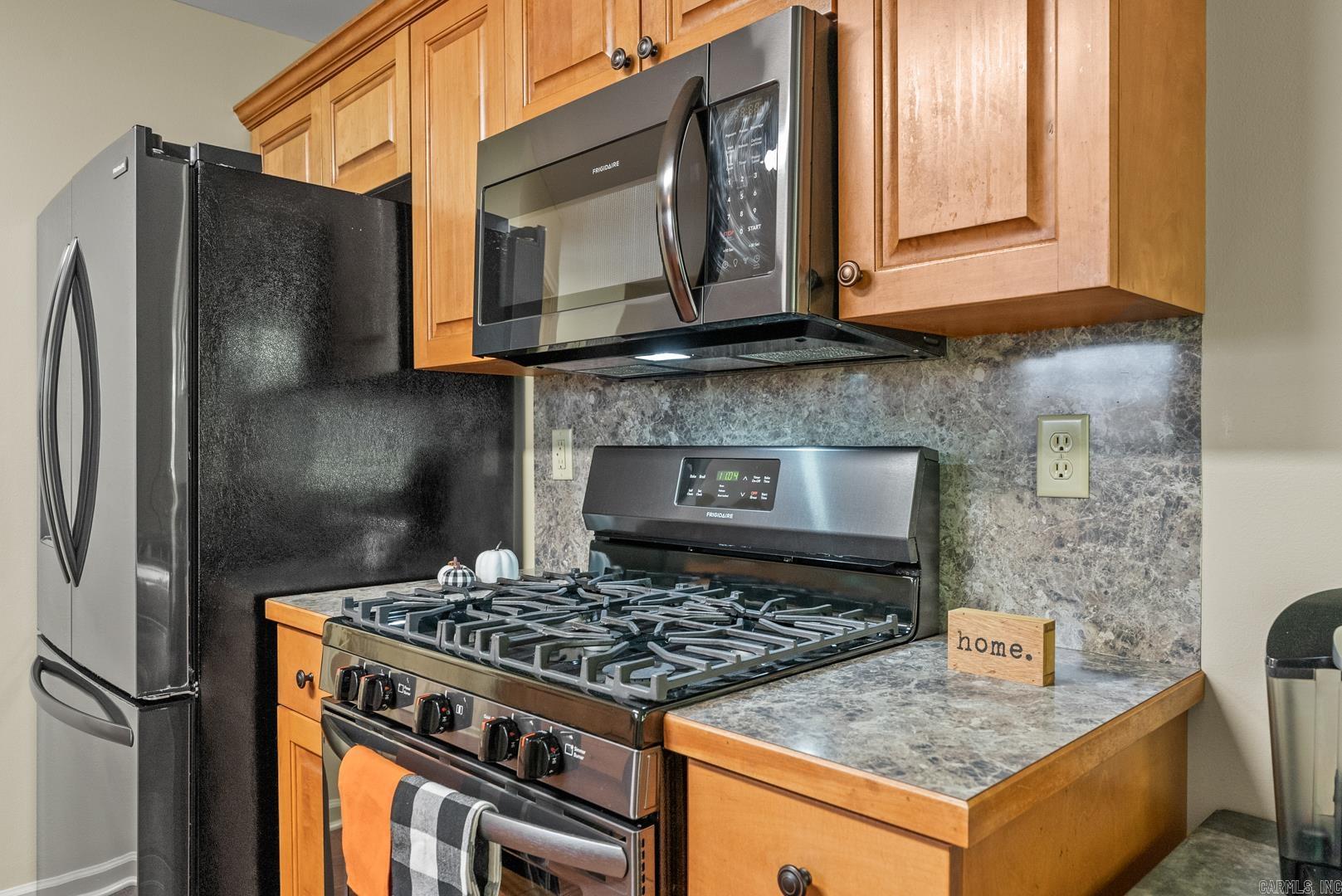 1023 Red Oak Circle