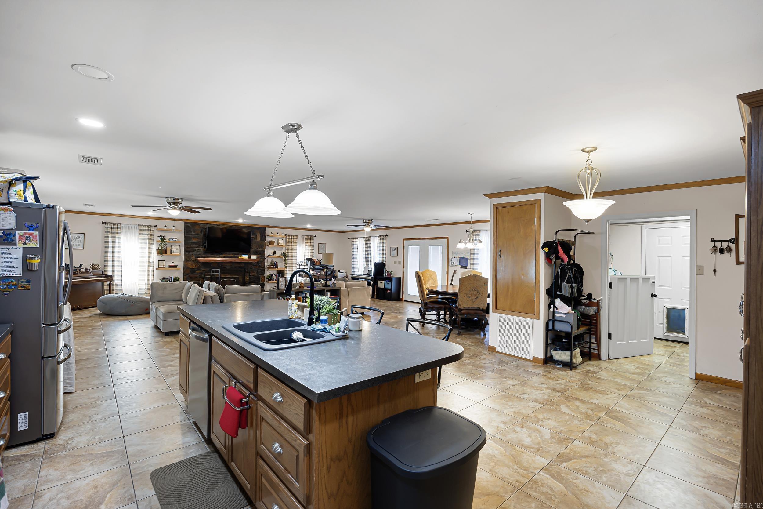 806 Avenue 8 SE