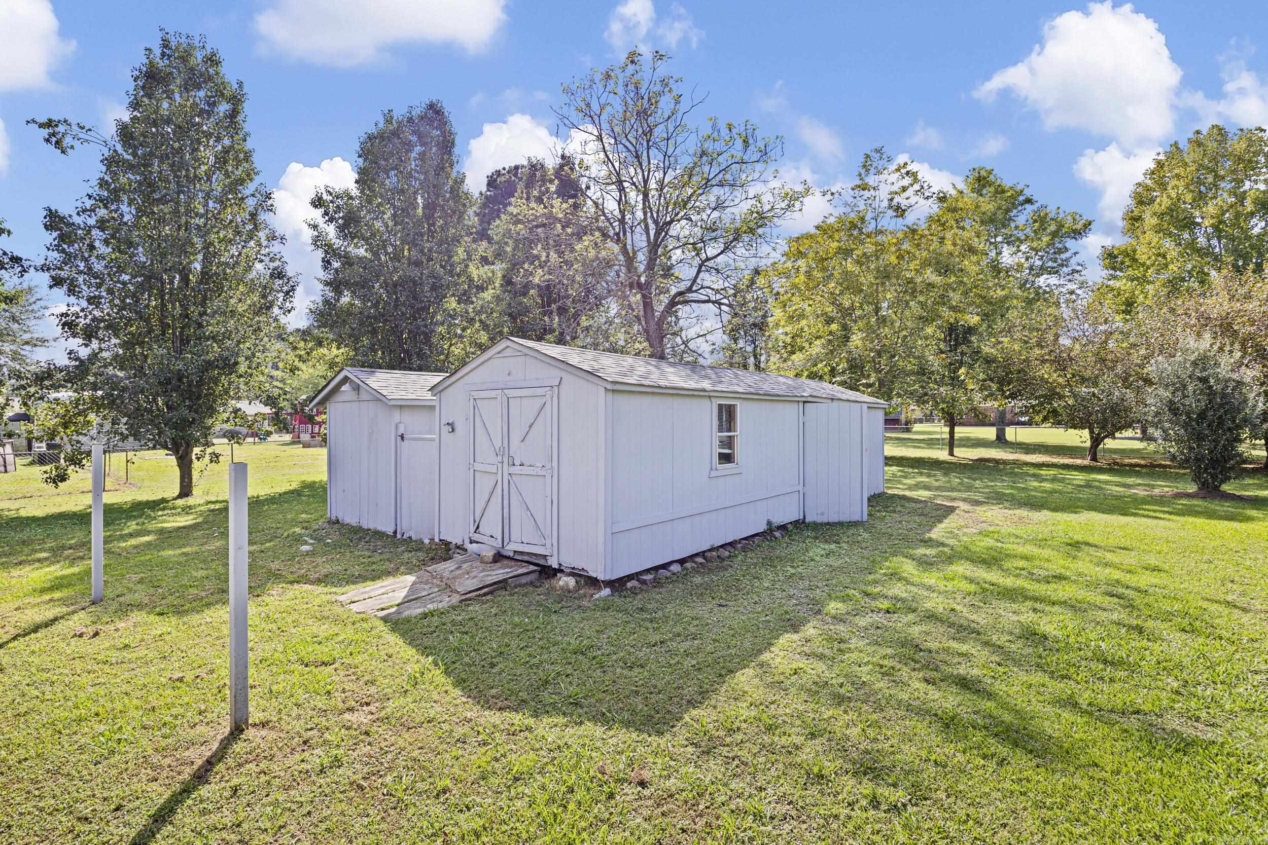 806 Avenue 8 SE