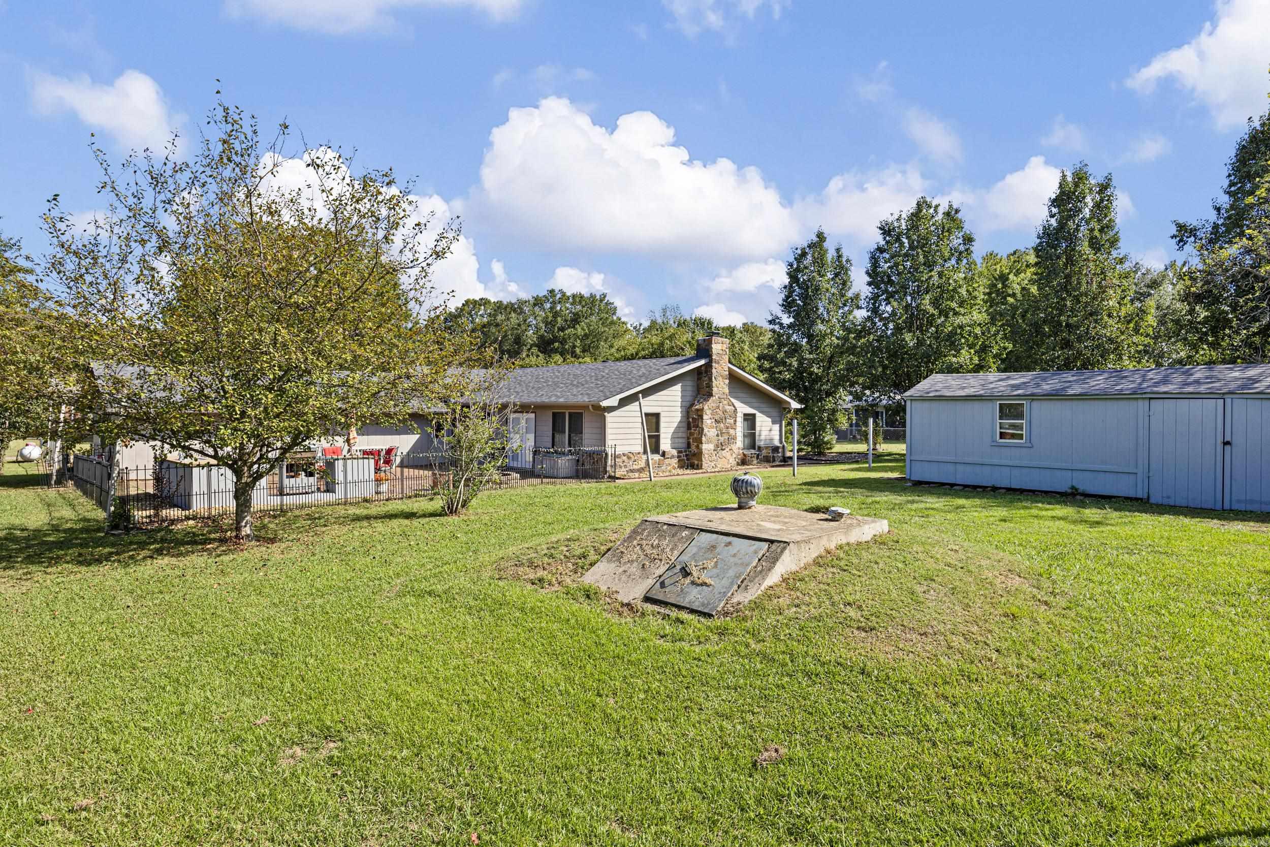 806 Avenue 8 SE