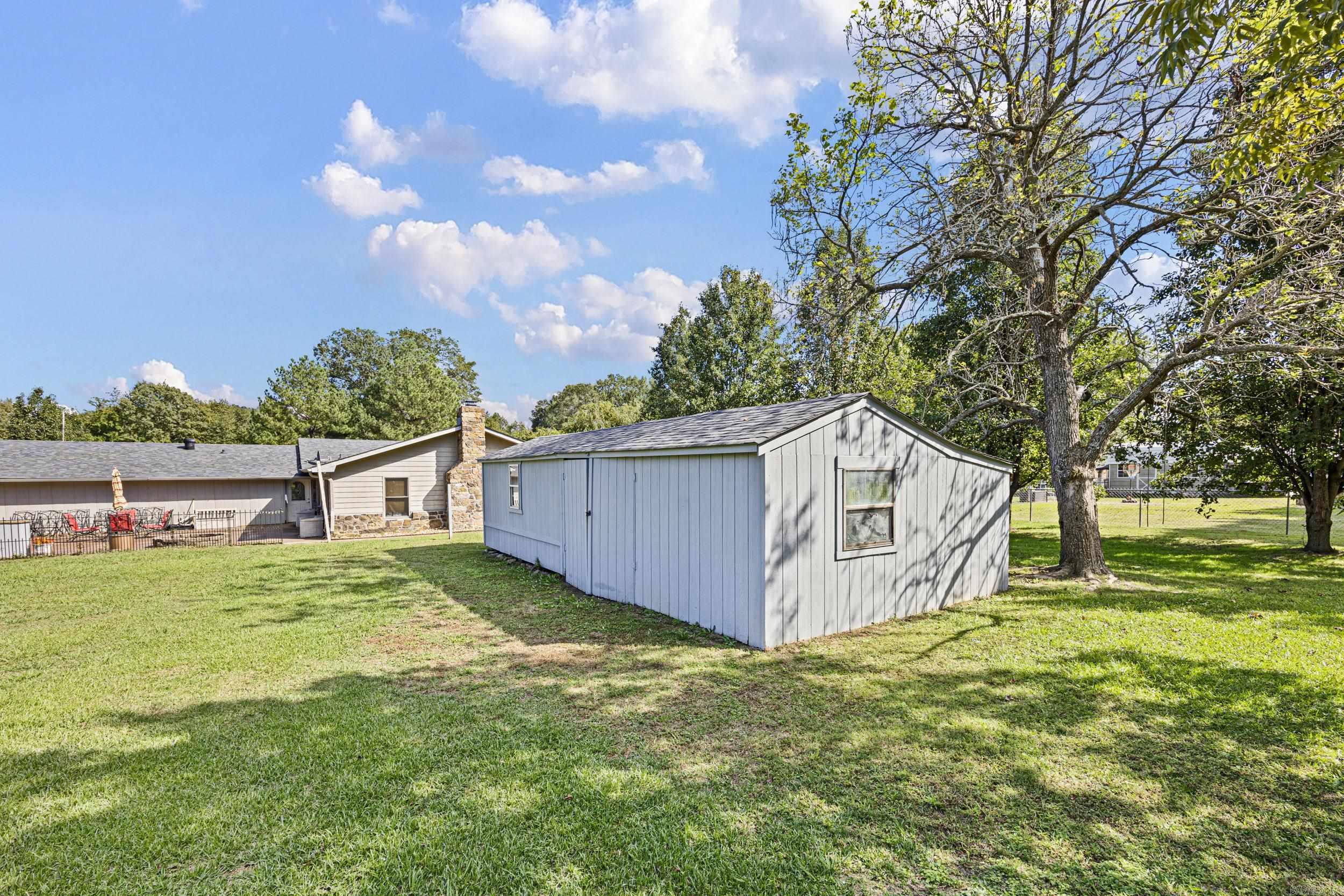 806 Avenue 8 SE