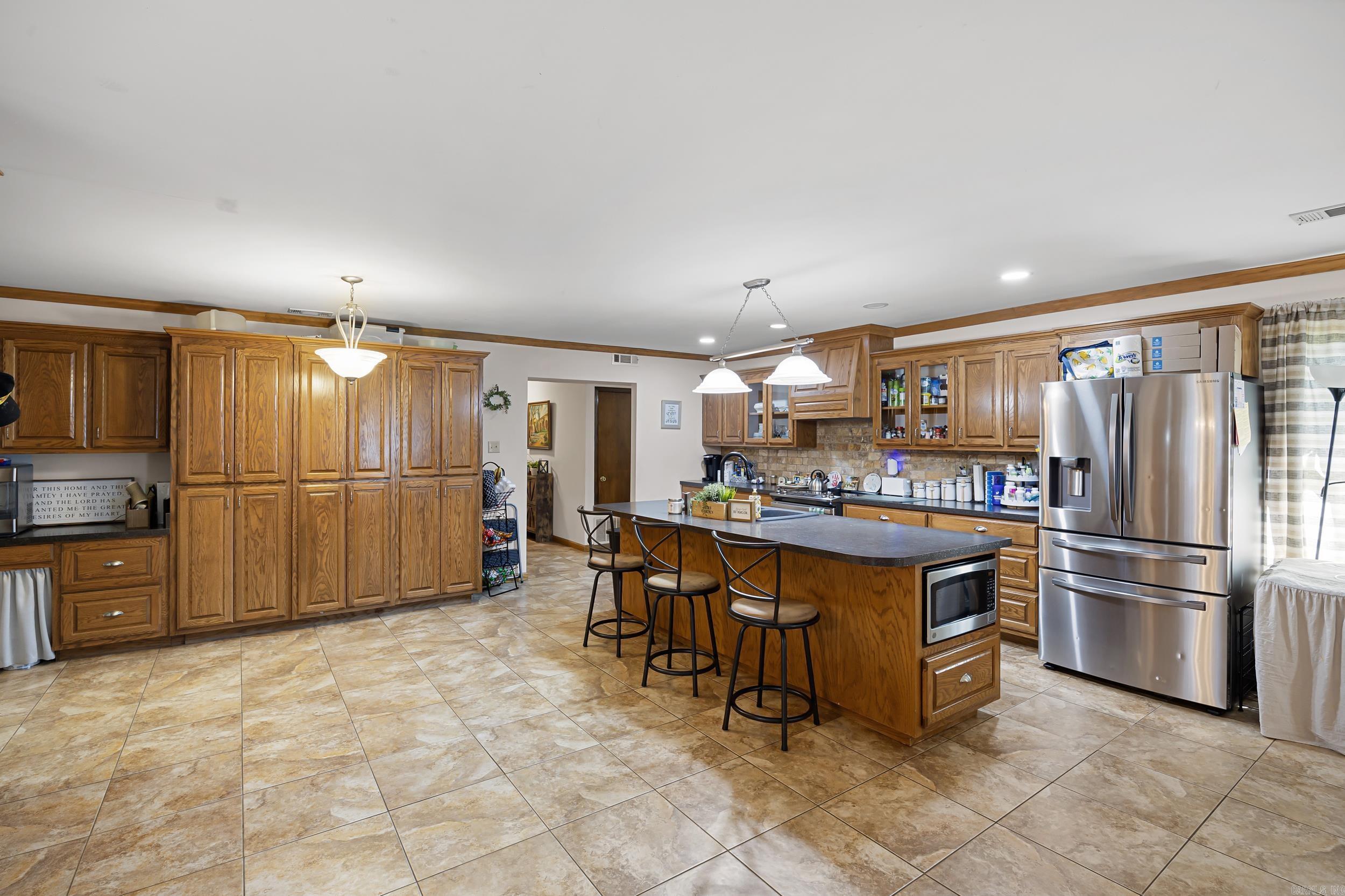 806 Avenue 8 SE
