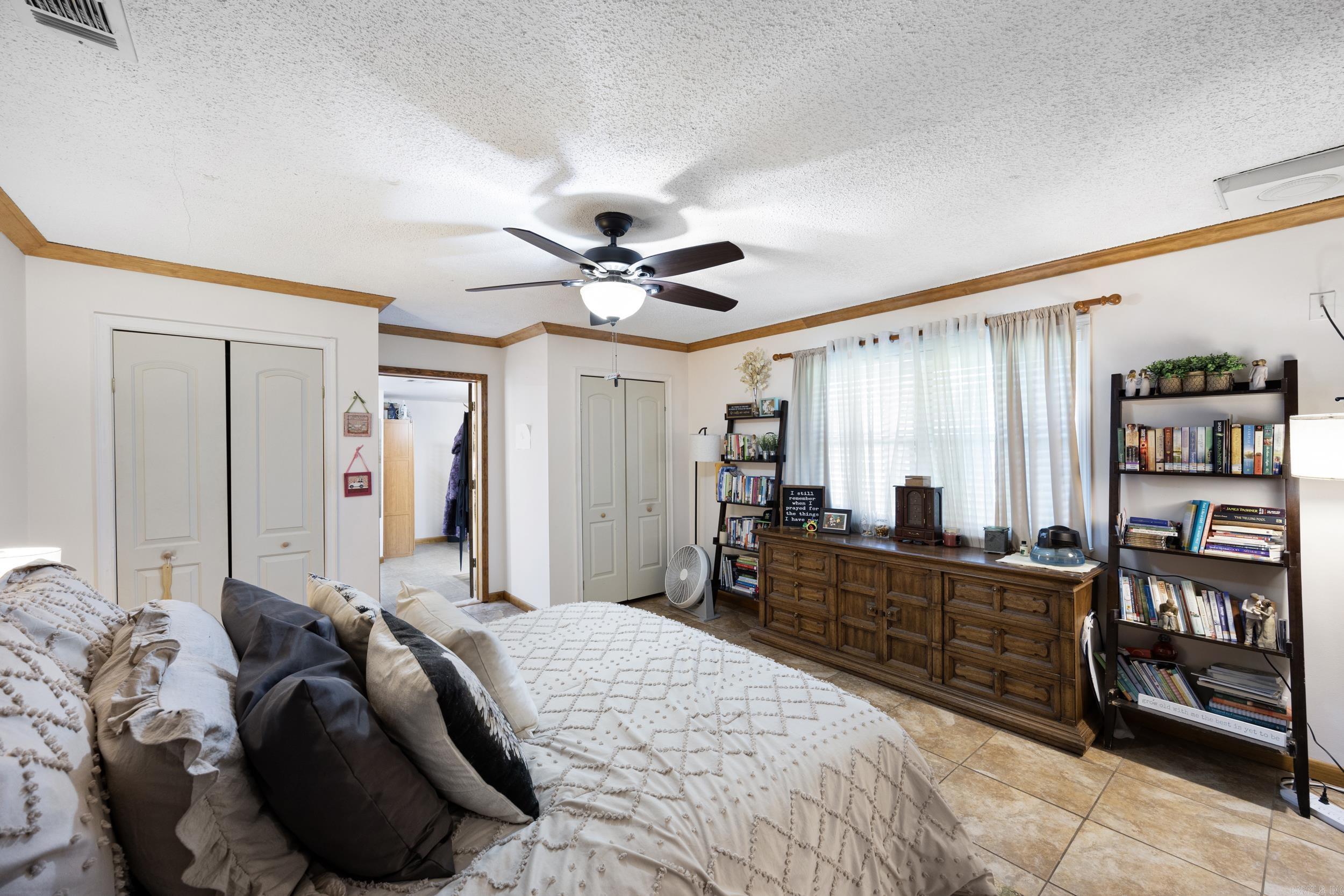806 Avenue 8 SE