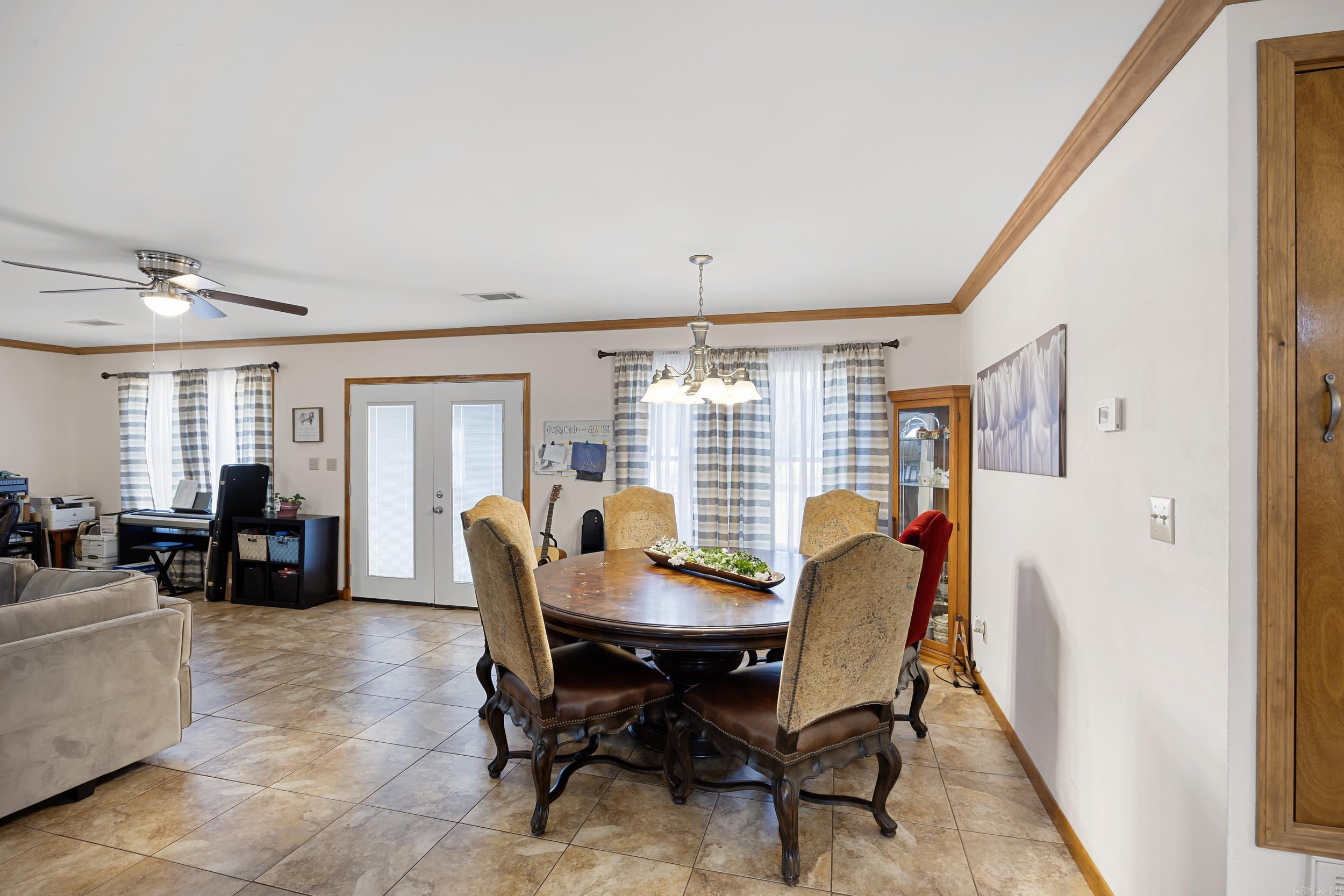 806 Avenue 8 SE