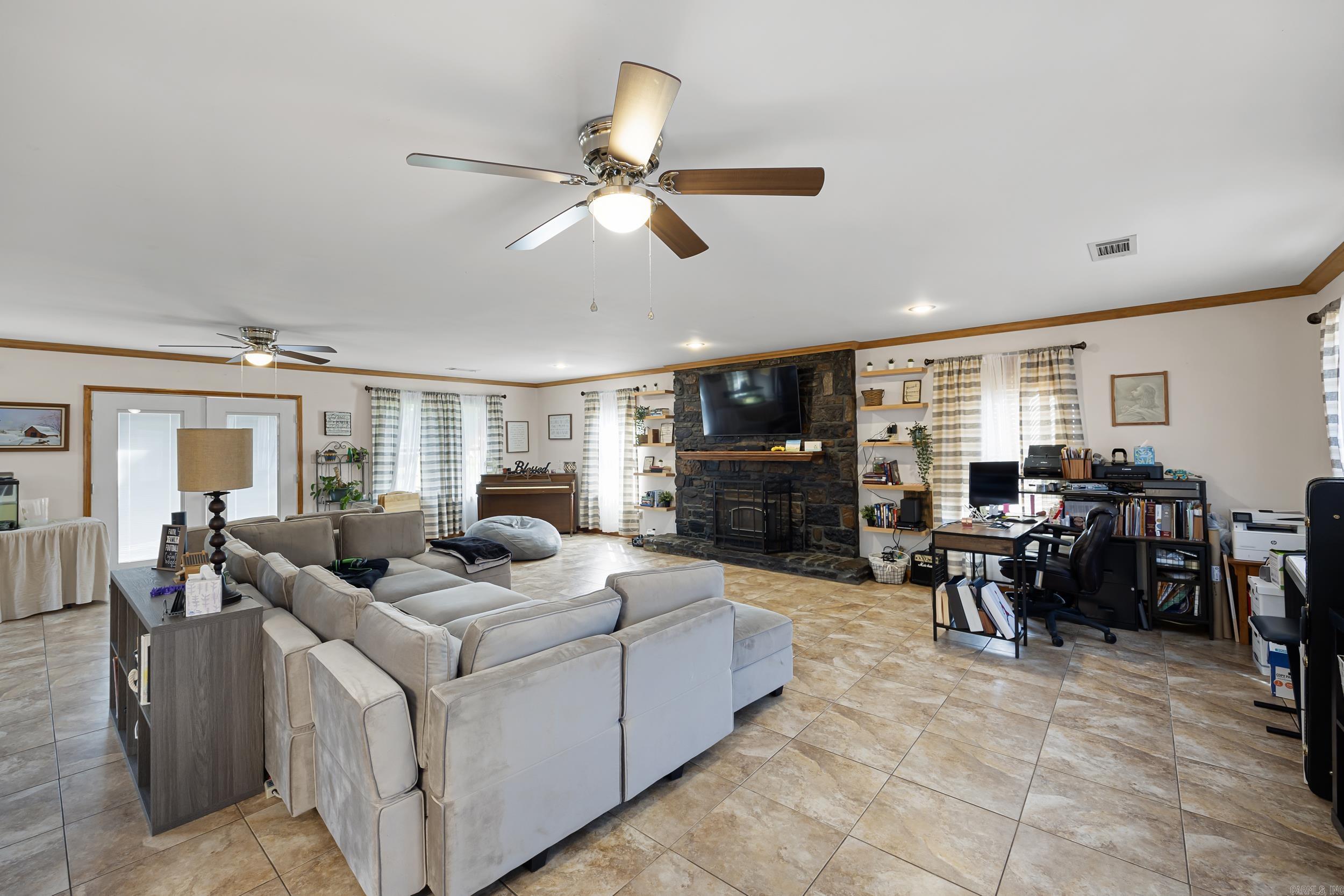 806 Avenue 8 SE