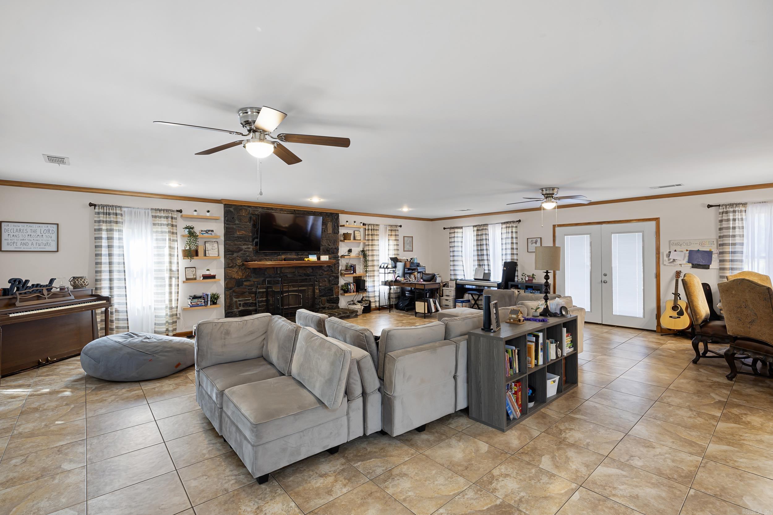 806 Avenue 8 SE