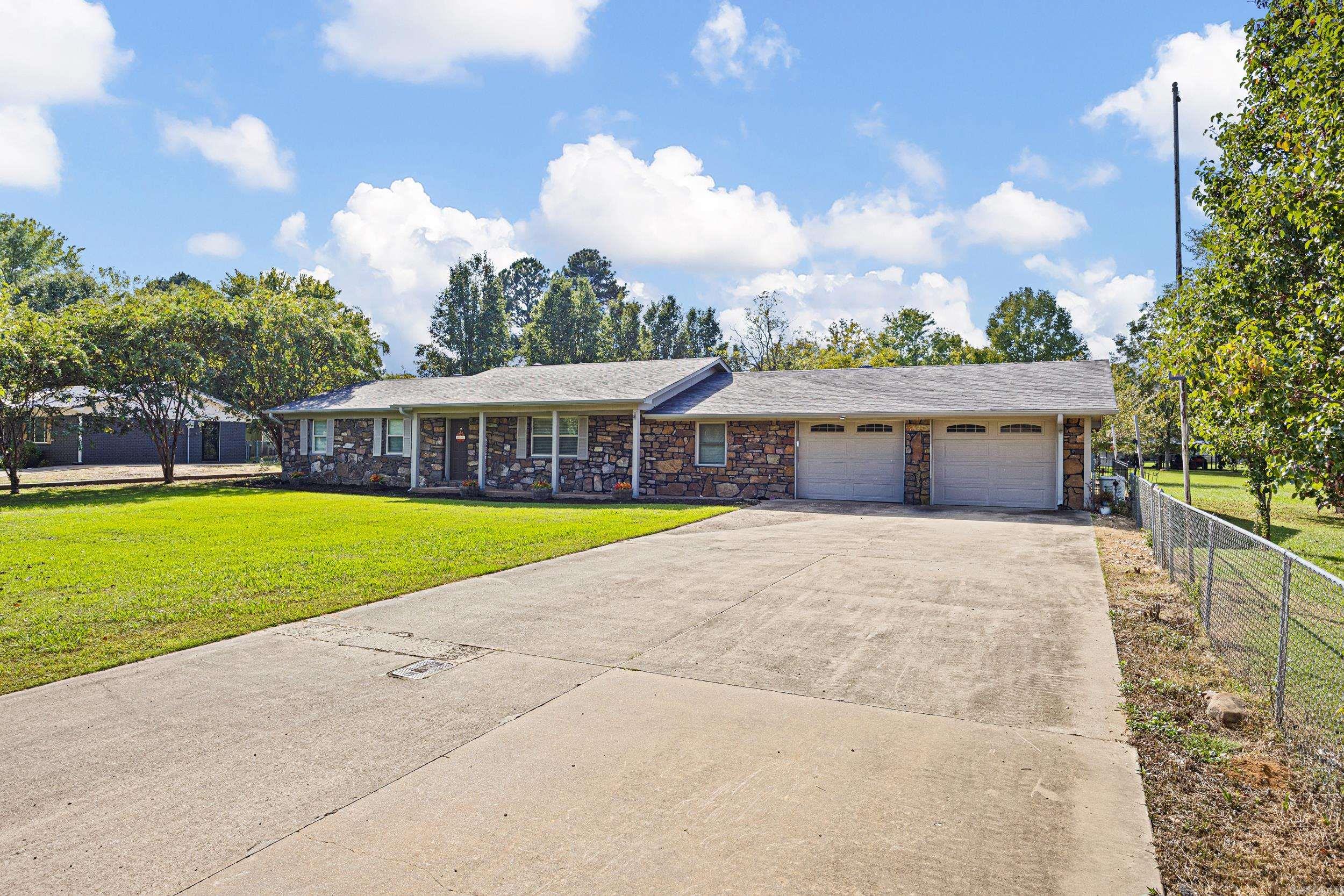 806 Avenue 8 SE