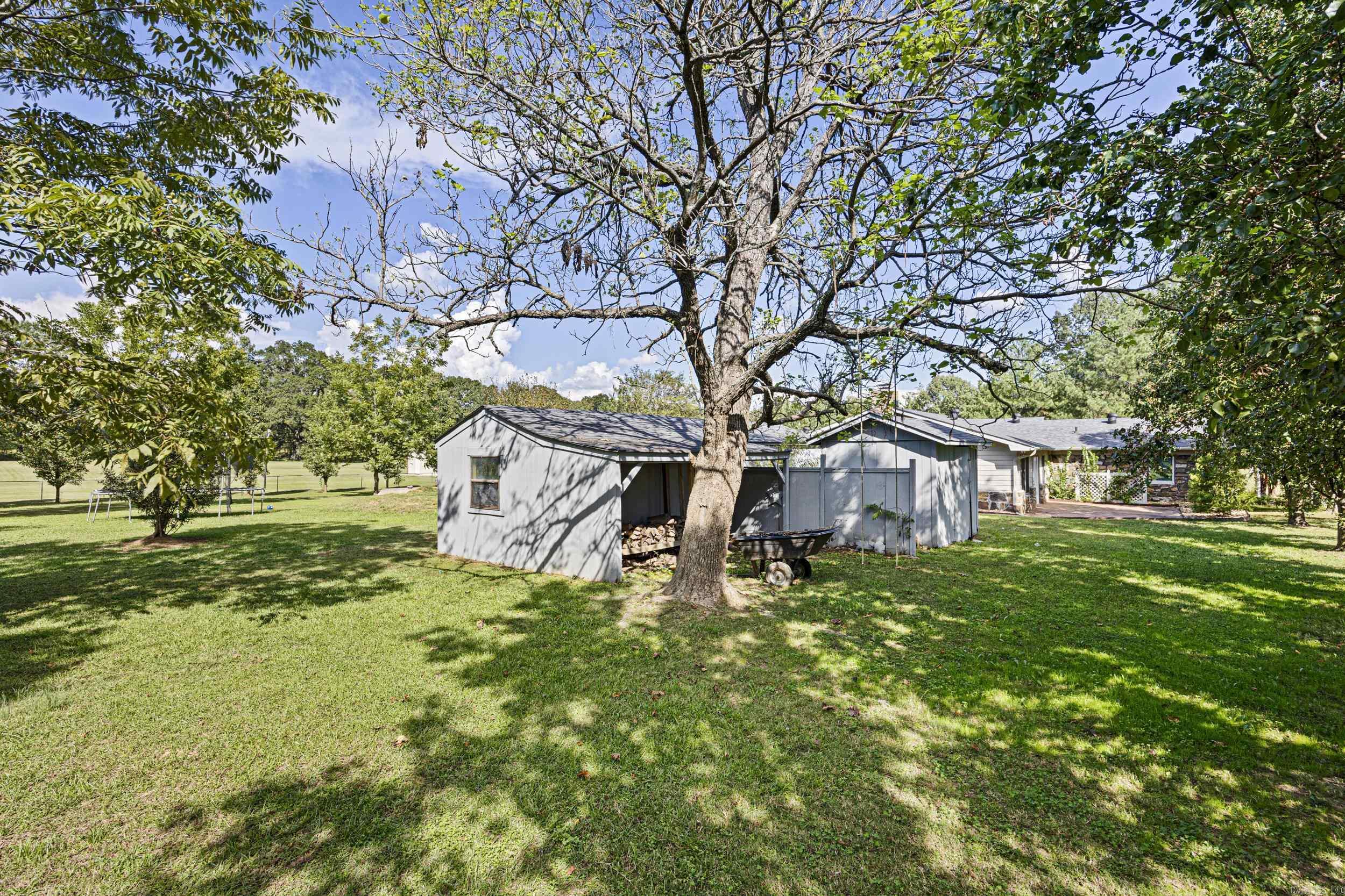 806 Avenue 8 SE