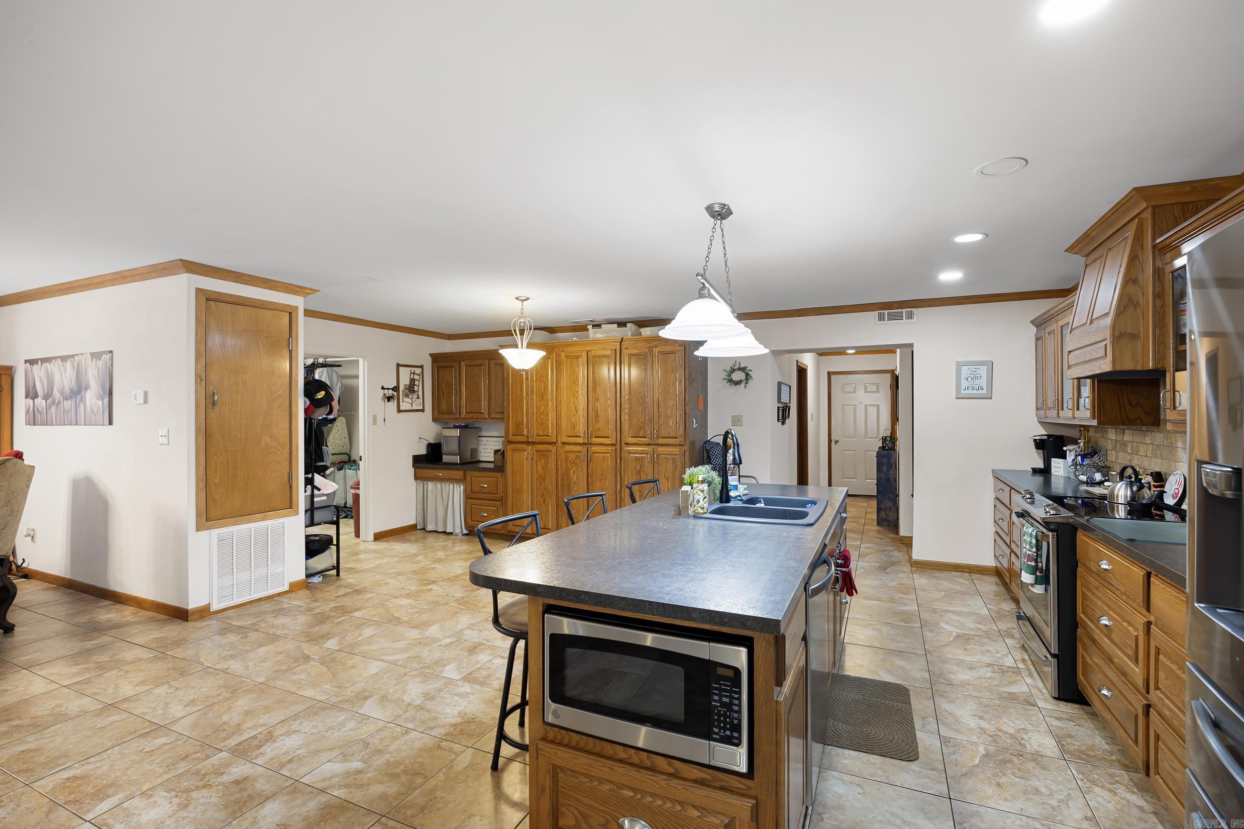 806 Avenue 8 SE