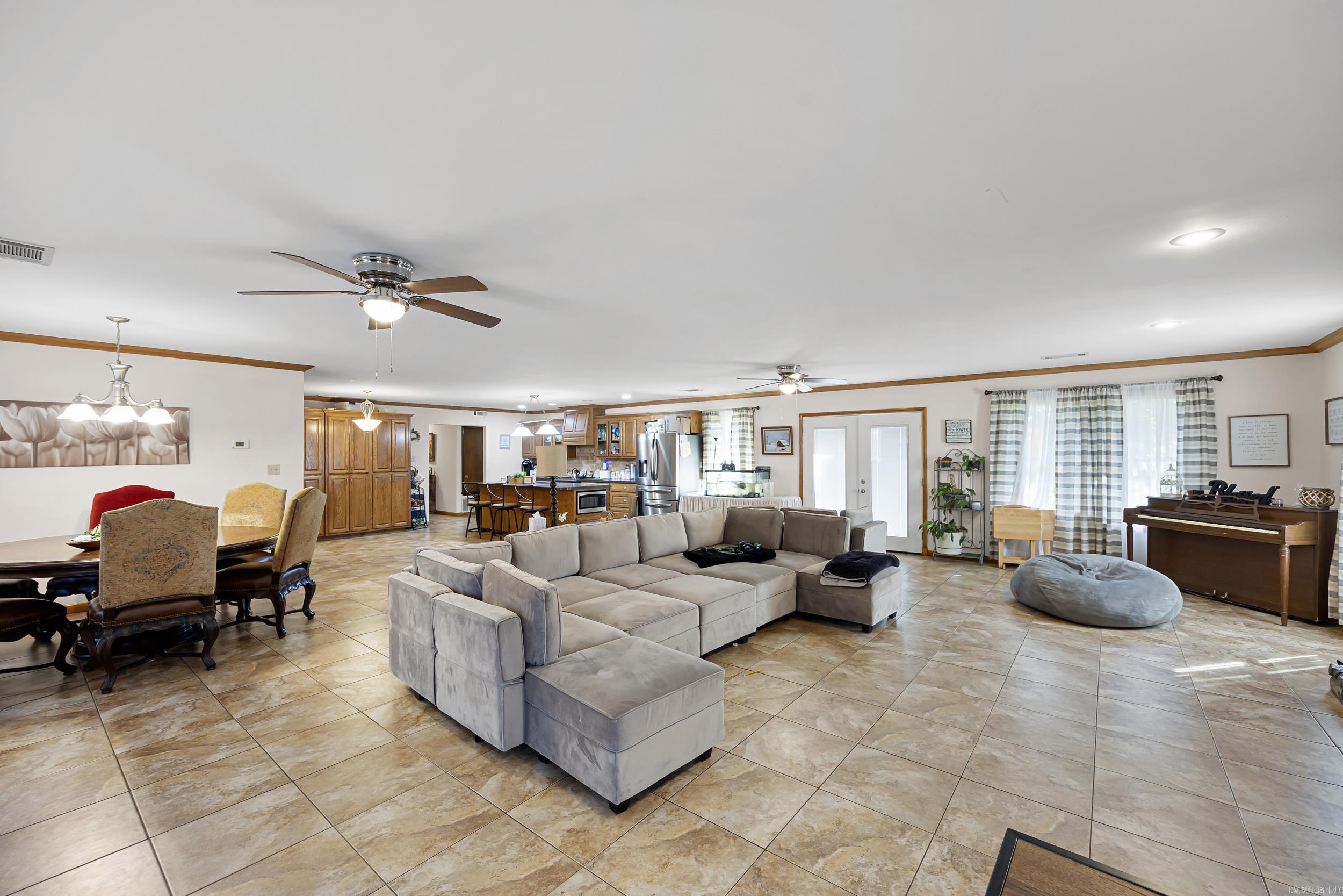 806 Avenue 8 SE