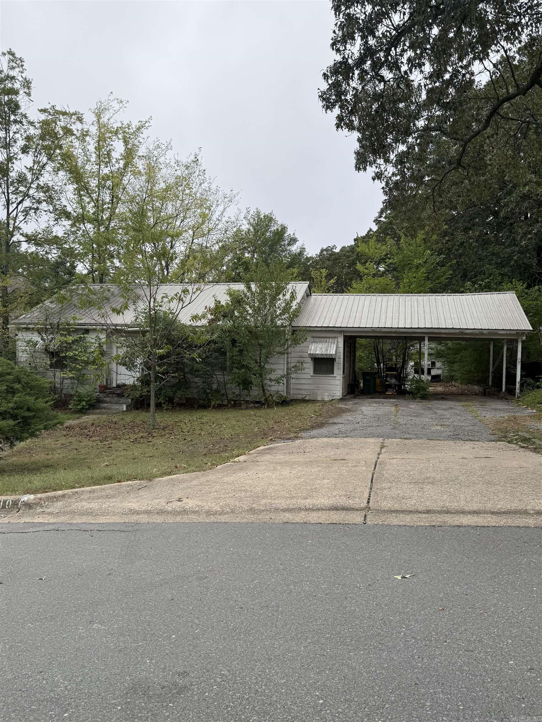 810 S Van Buren Street