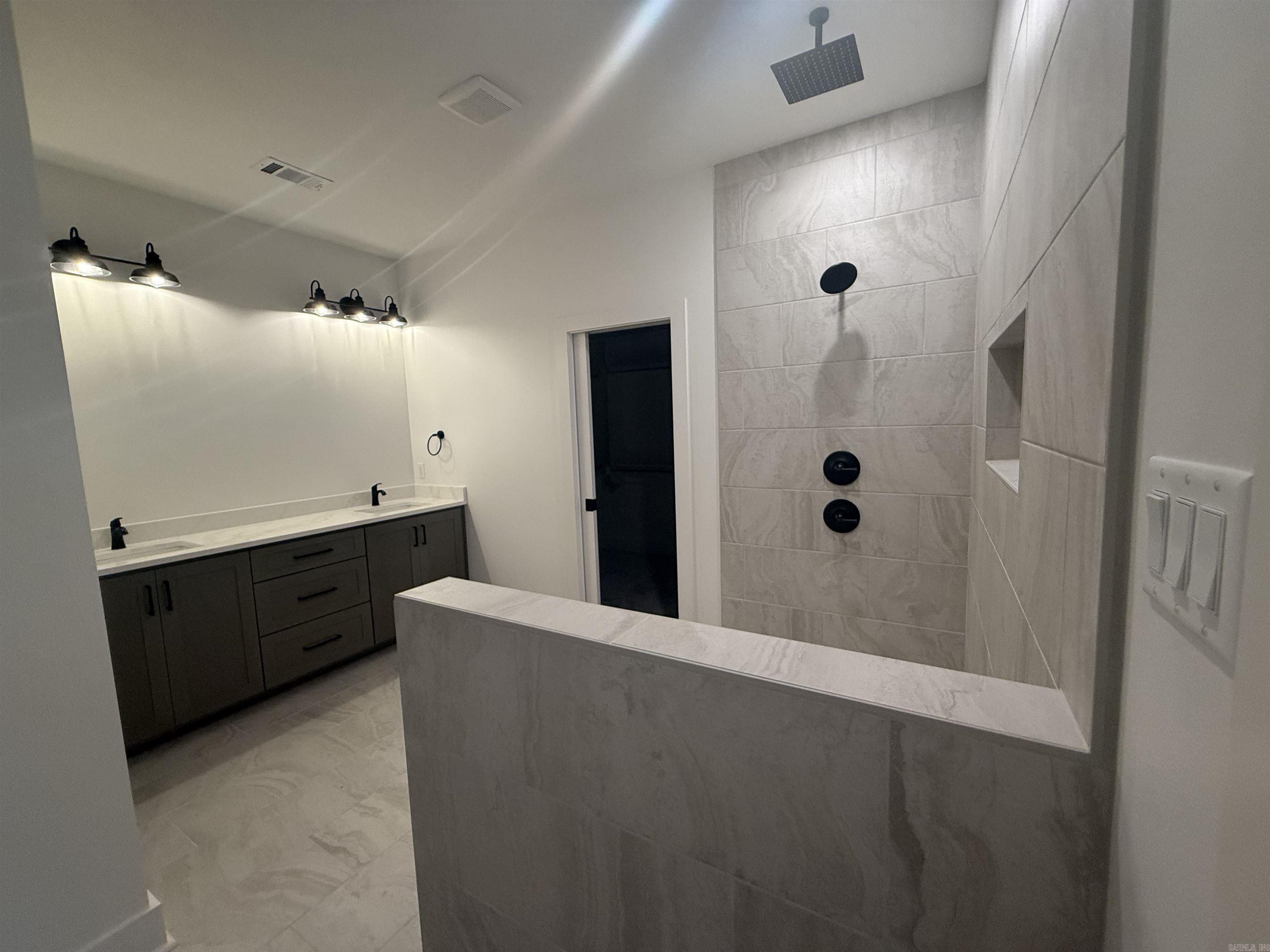 1600 Canyon Maple Cove