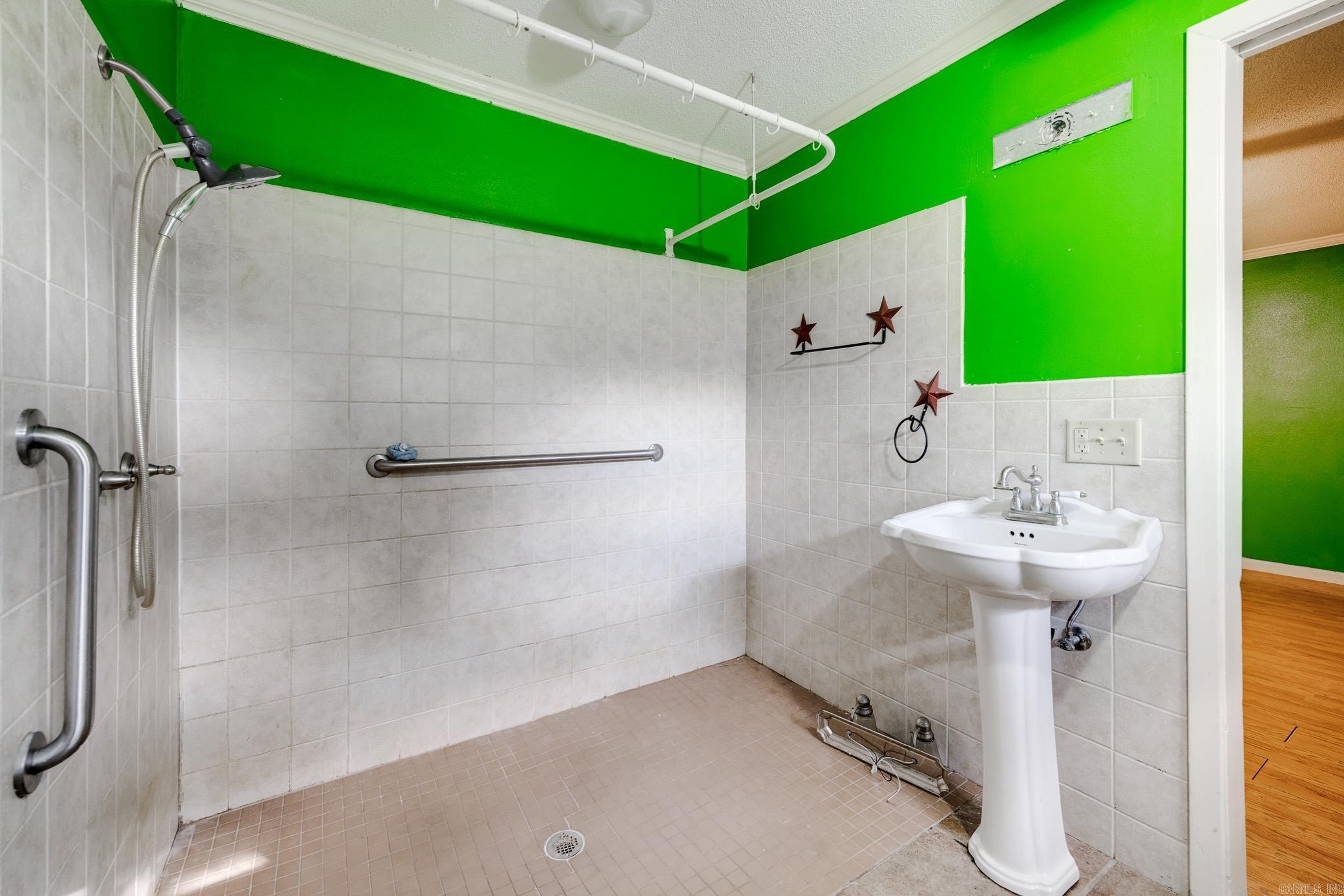 6312 Rolling Hills Dr