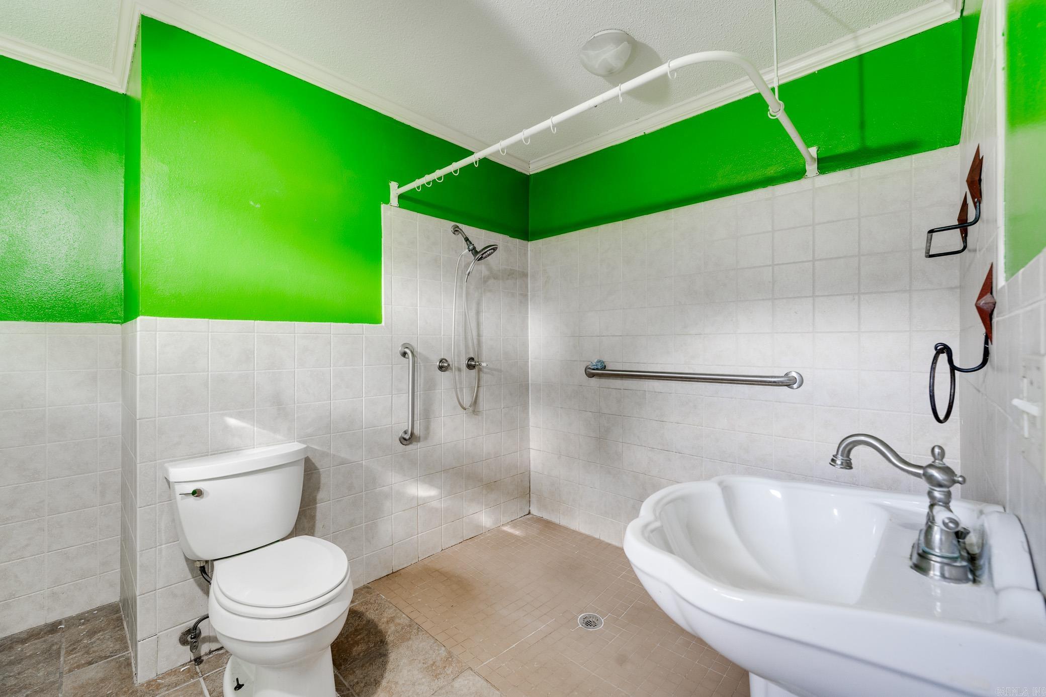 6312 Rolling Hills Dr