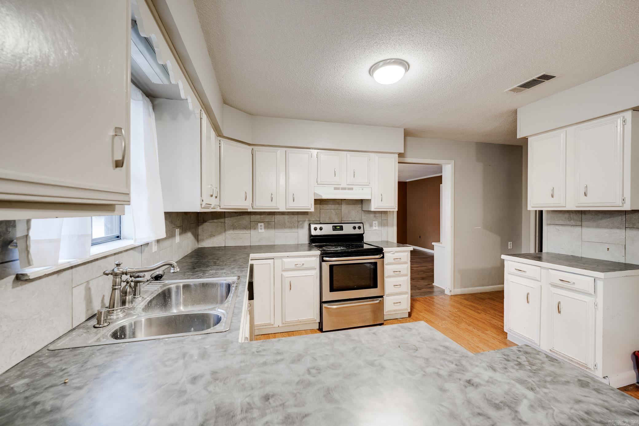 6312 Rolling Hills Dr