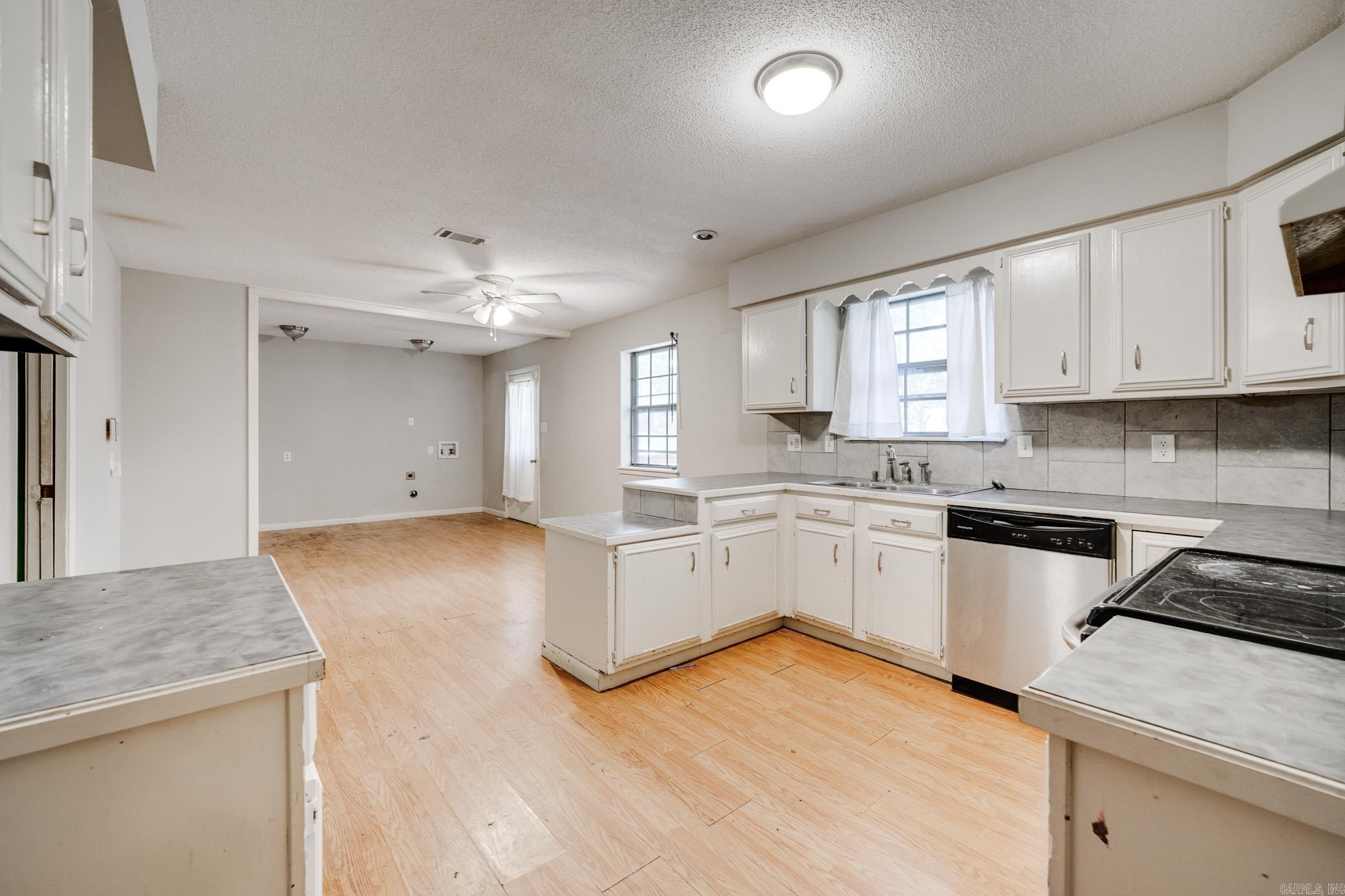 6312 Rolling Hills Dr