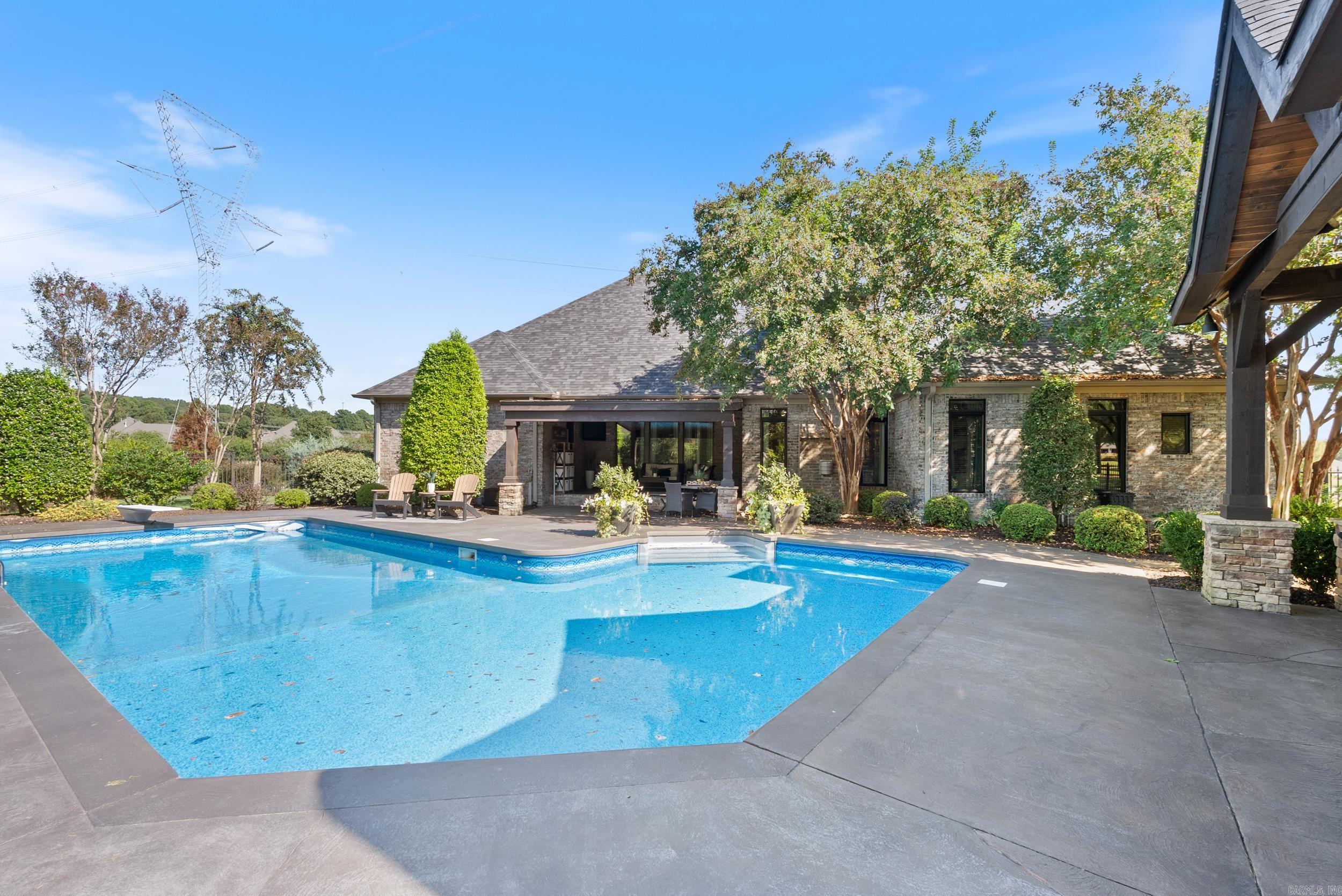 5050 Bay Hill Drive