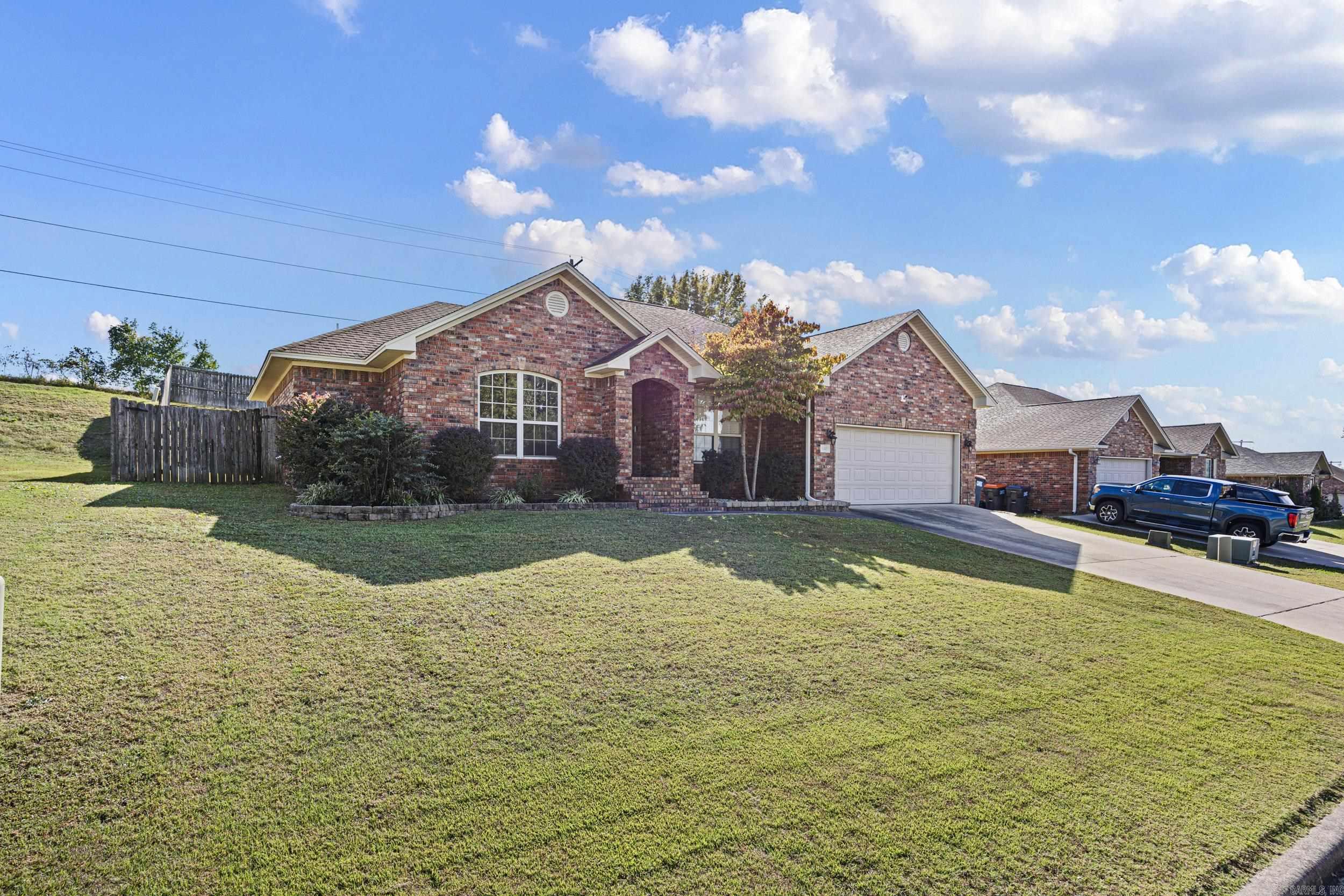 140 Hawthorne Lane
