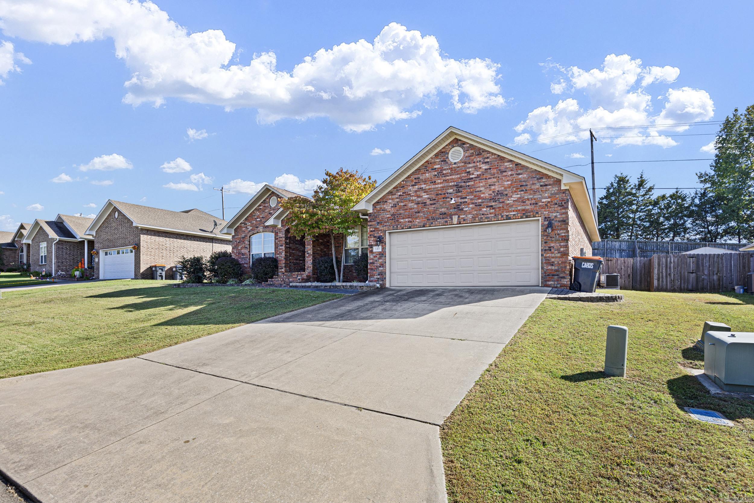 140 Hawthorne Lane