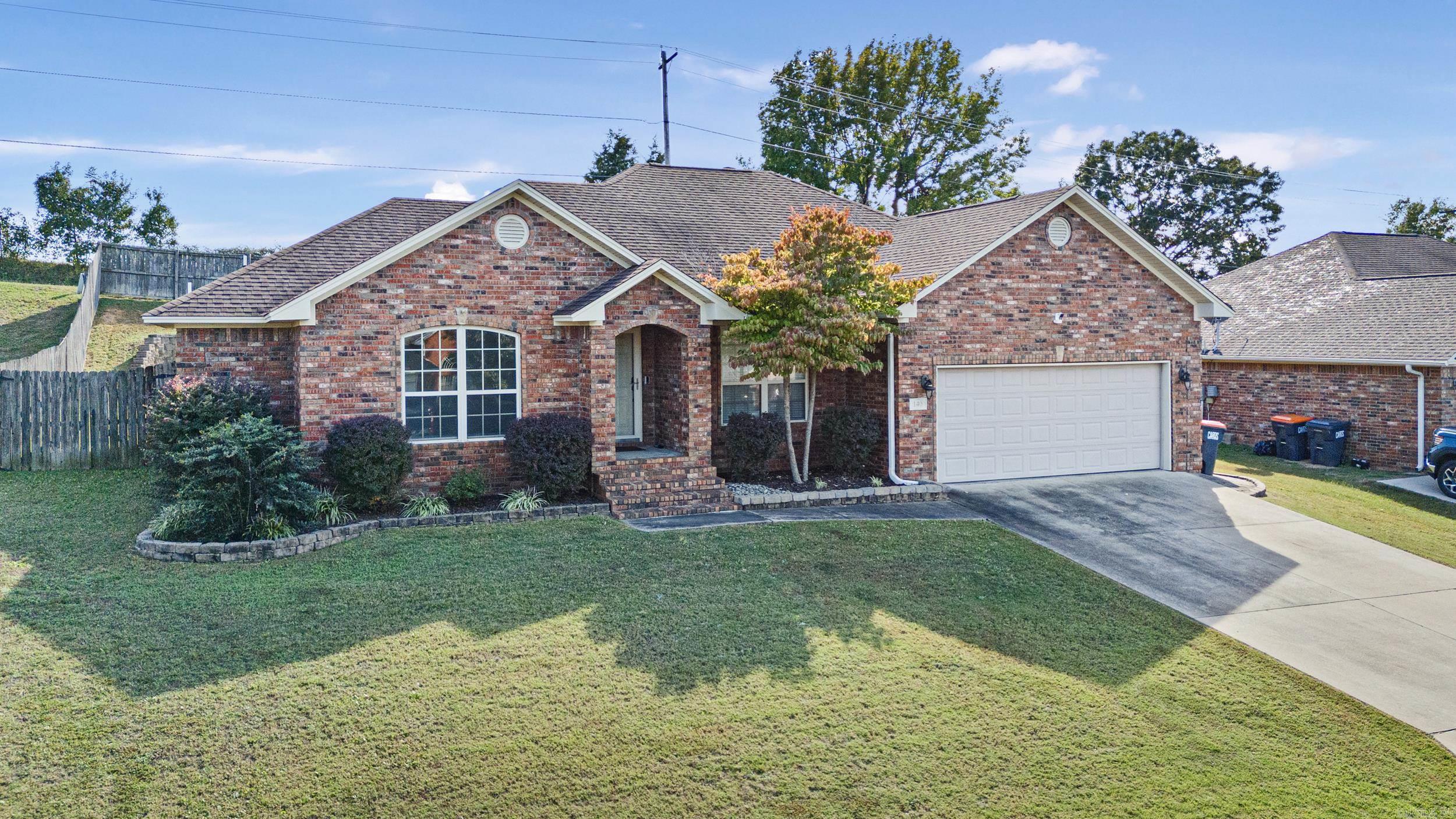 140 Hawthorne Lane