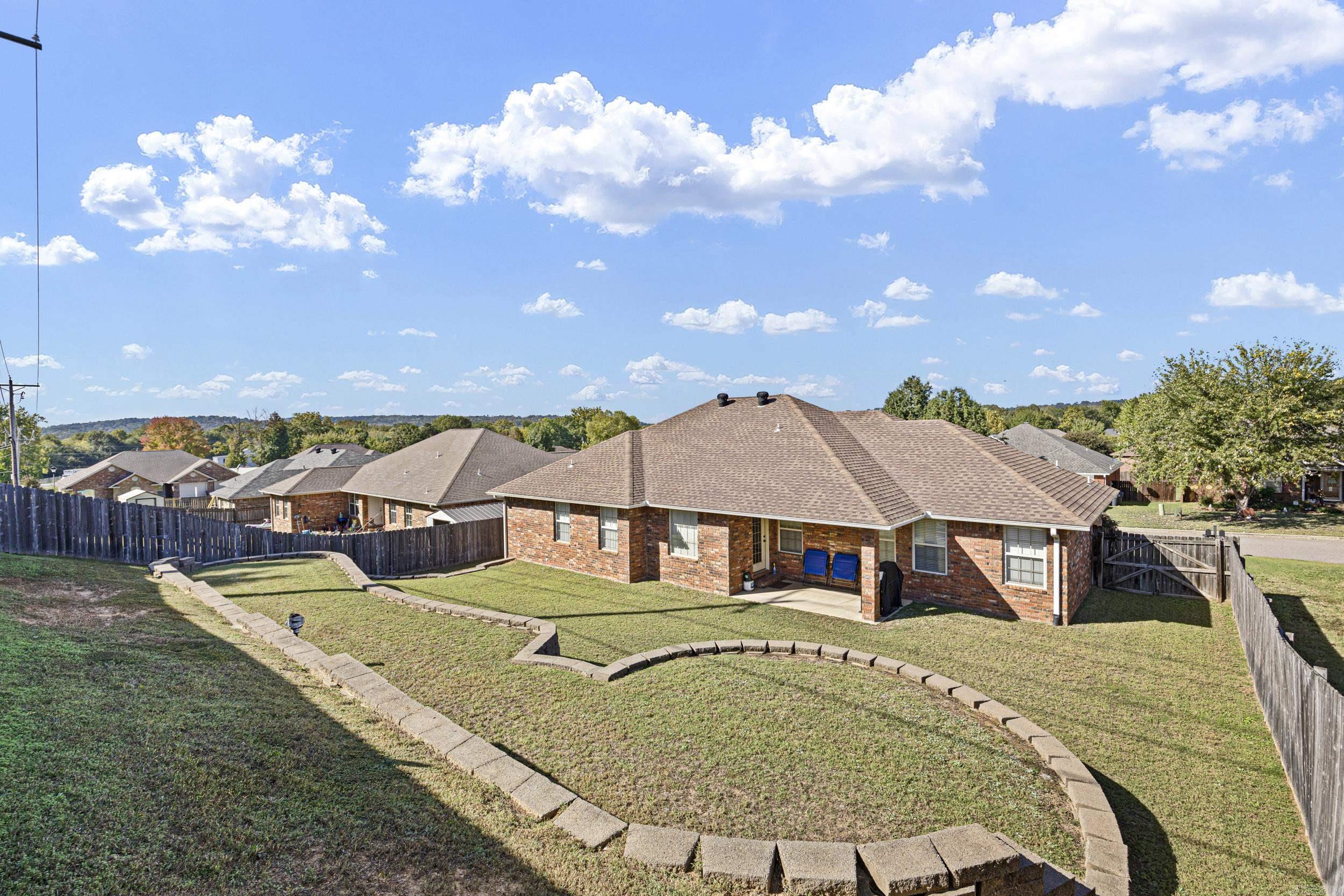 140 Hawthorne Lane