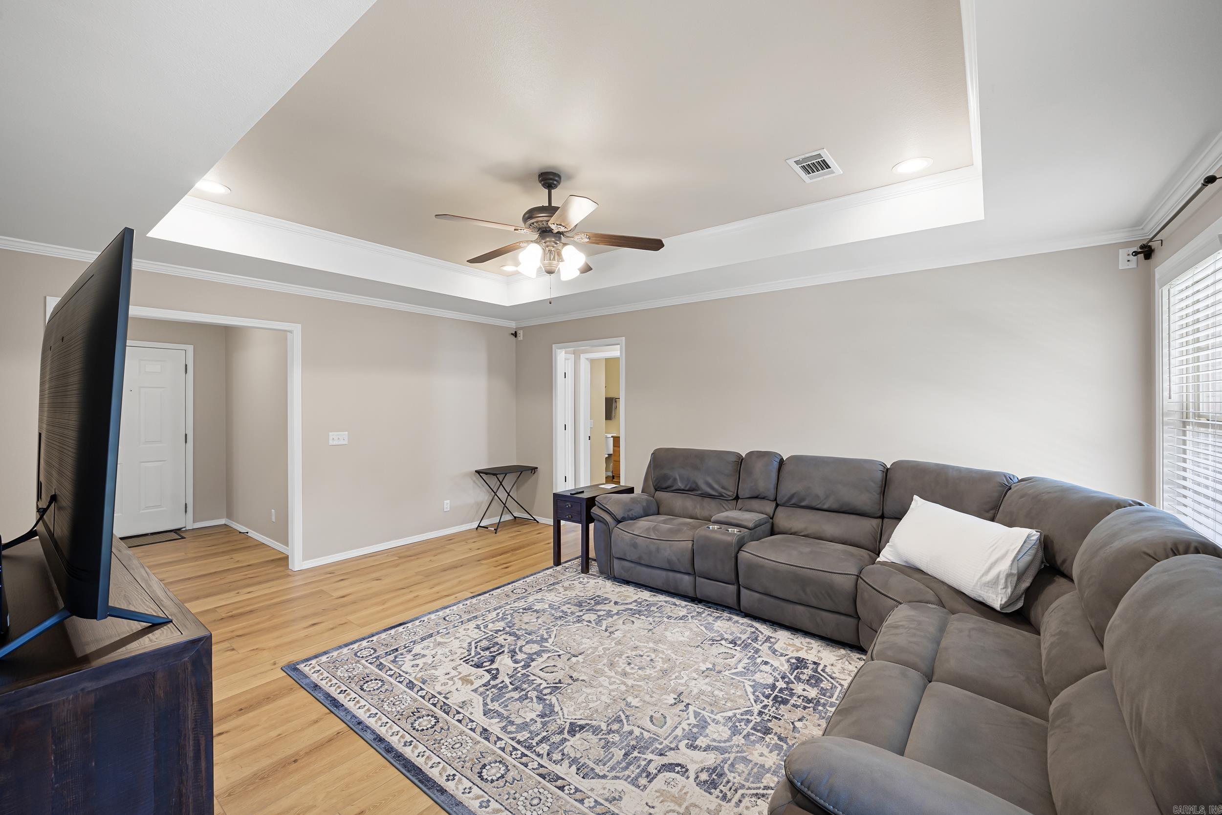 140 Hawthorne Lane