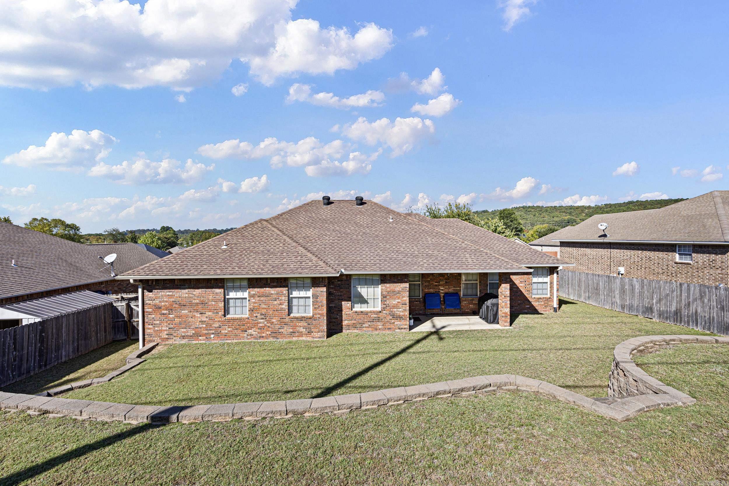 140 Hawthorne Lane